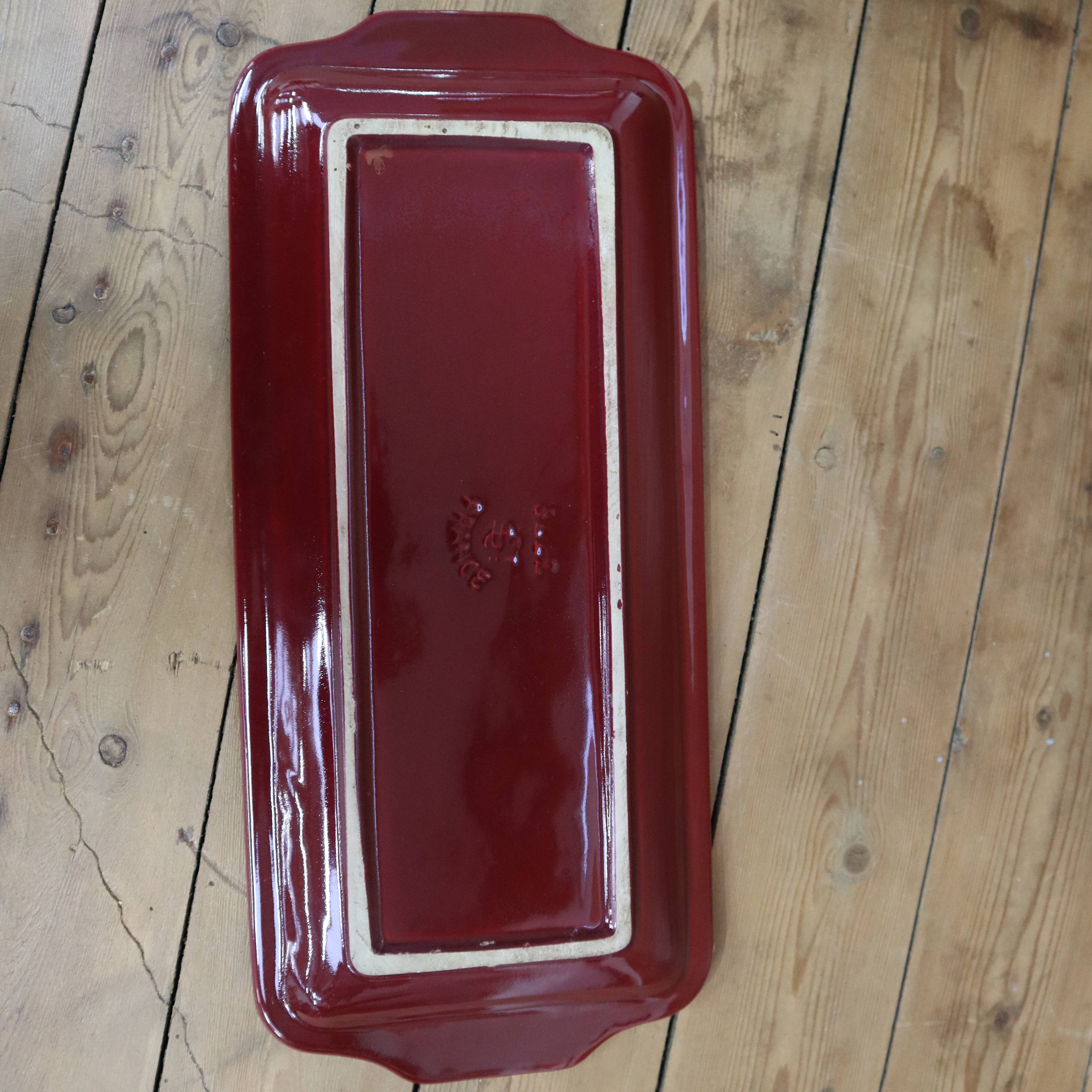 Saint Clément burgundy cake dish with gold trim