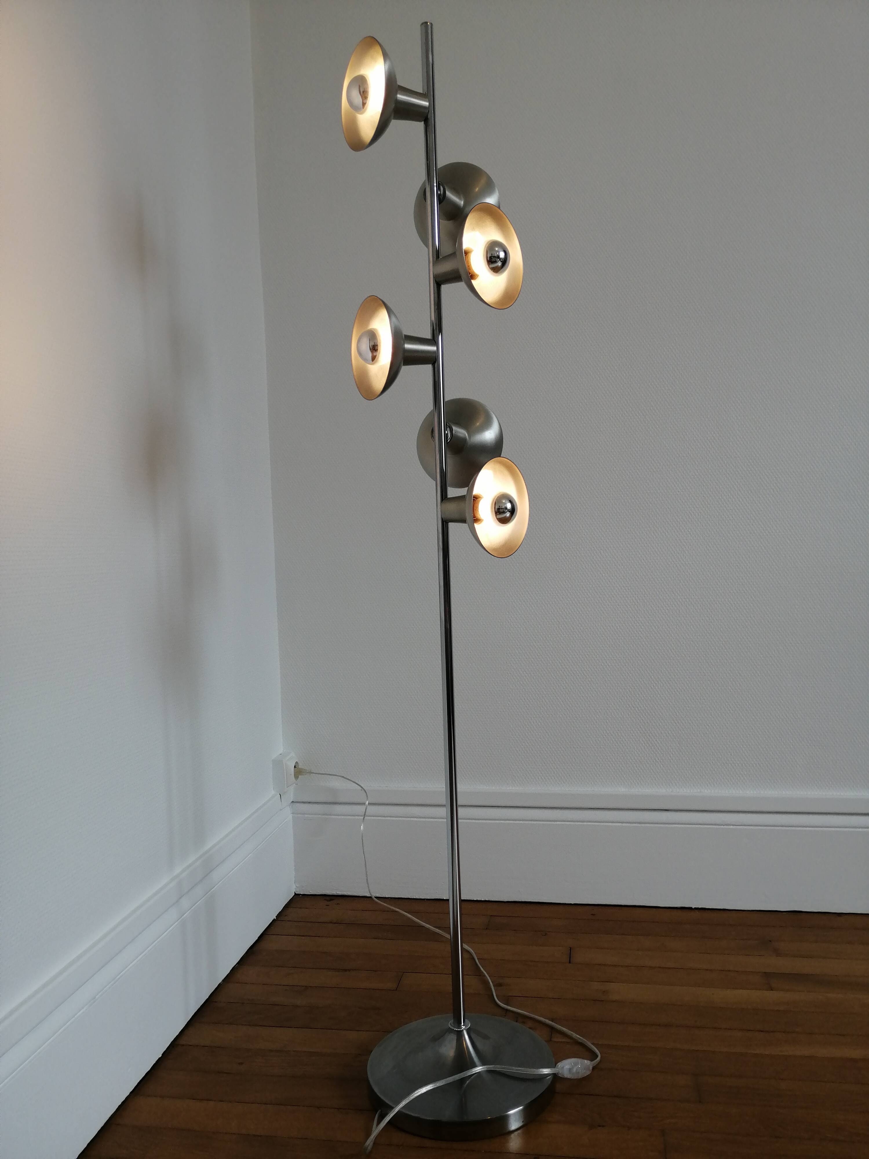 Floor lamp