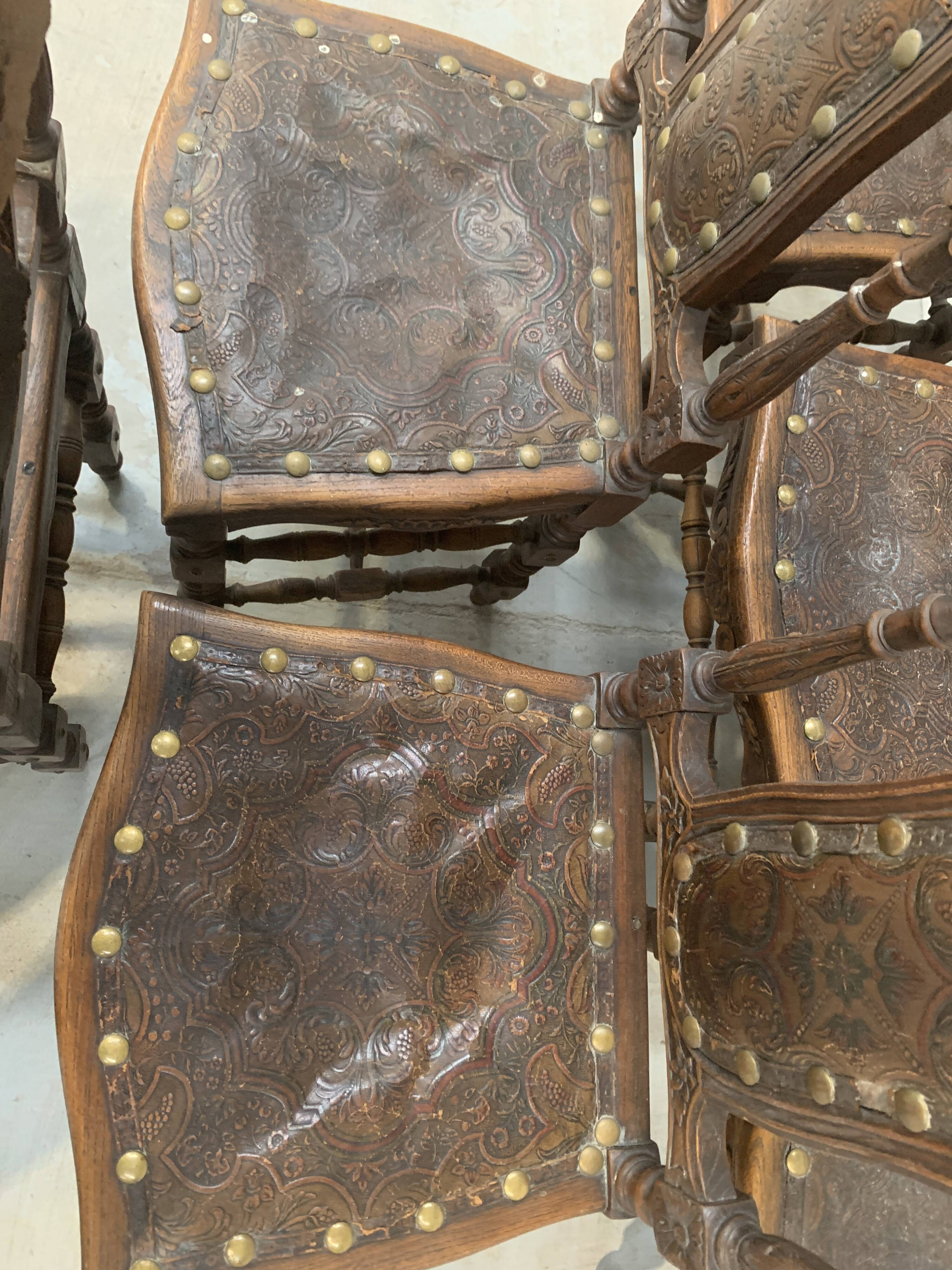 6 chaises de style Renaissance en chêne, XXème siècle