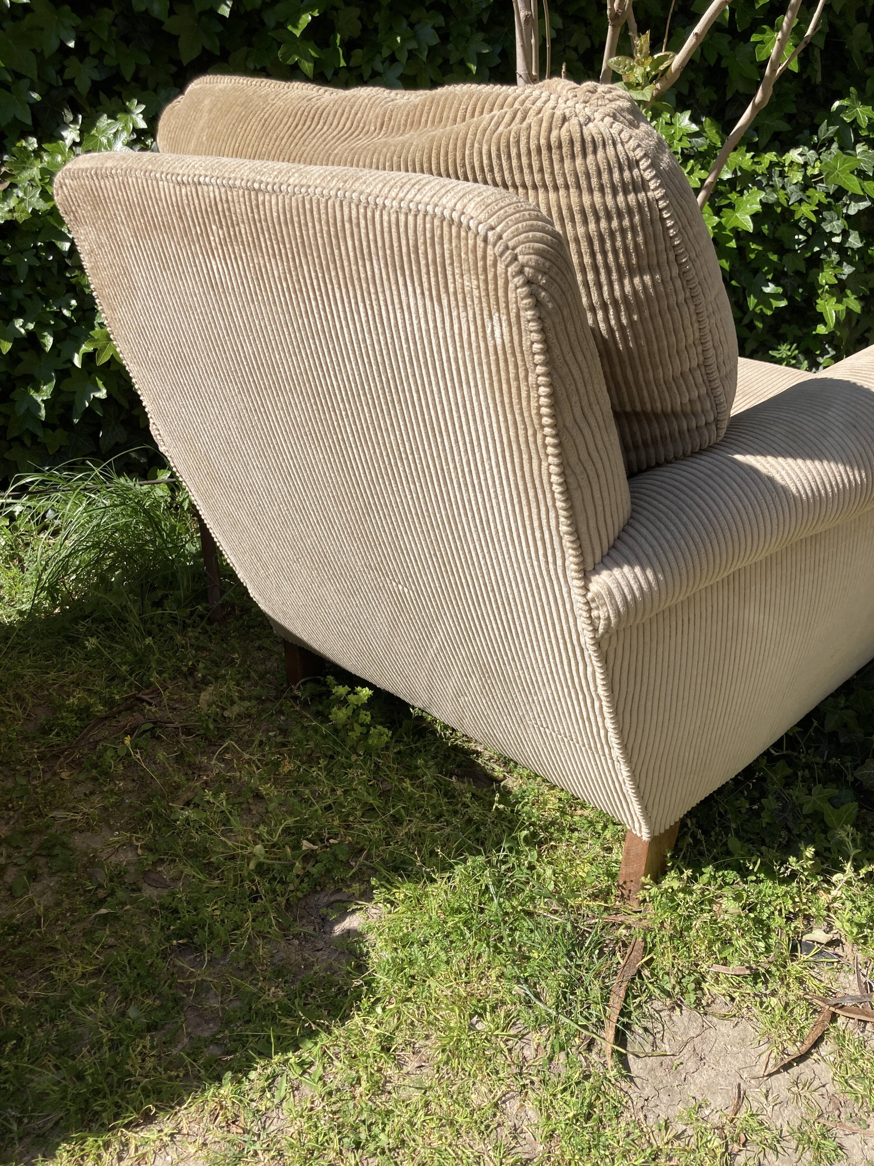 Paire de fauteuils vintage en velour côtelé