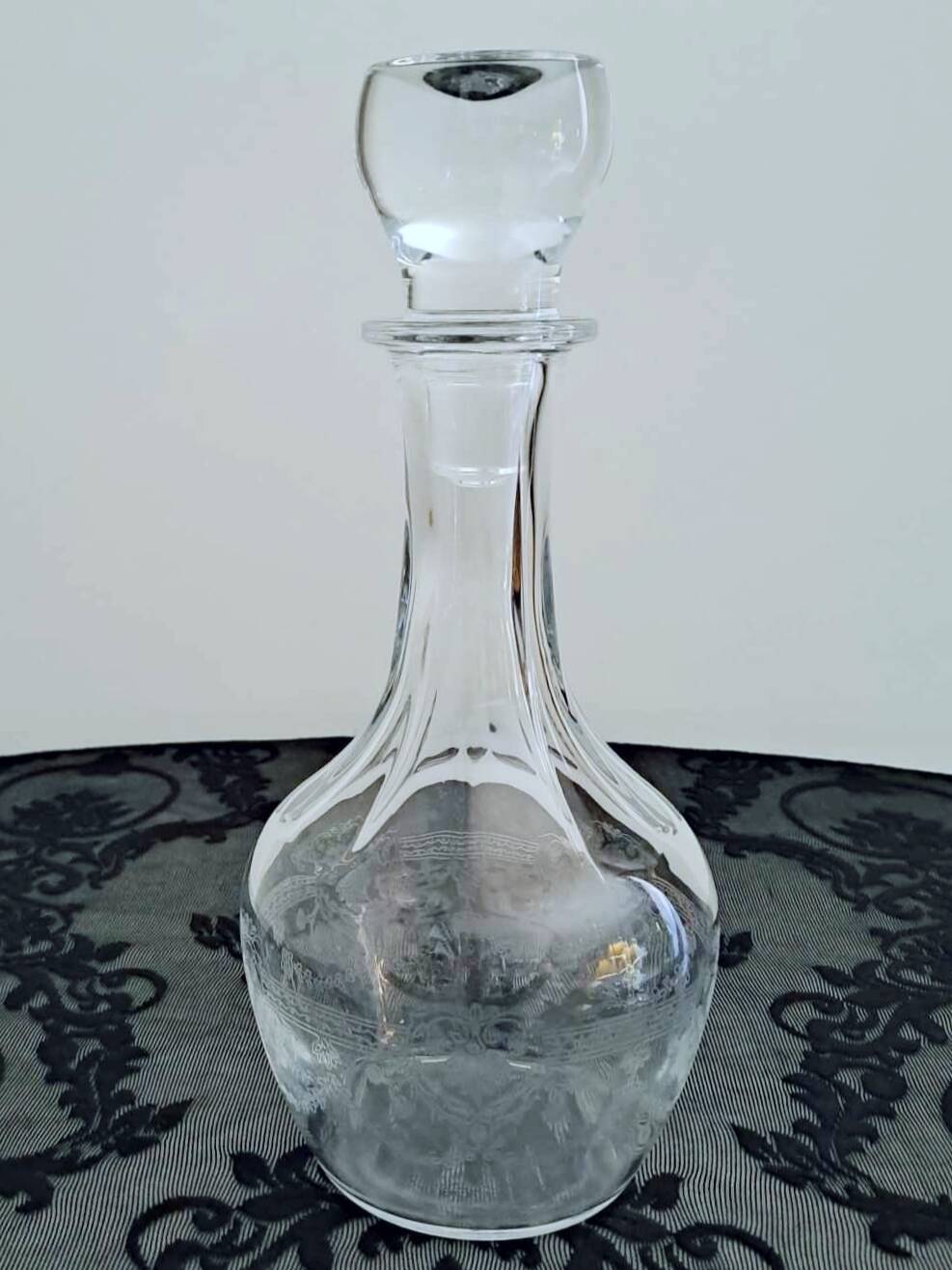 Set of 6 crystal glasses and a carafe