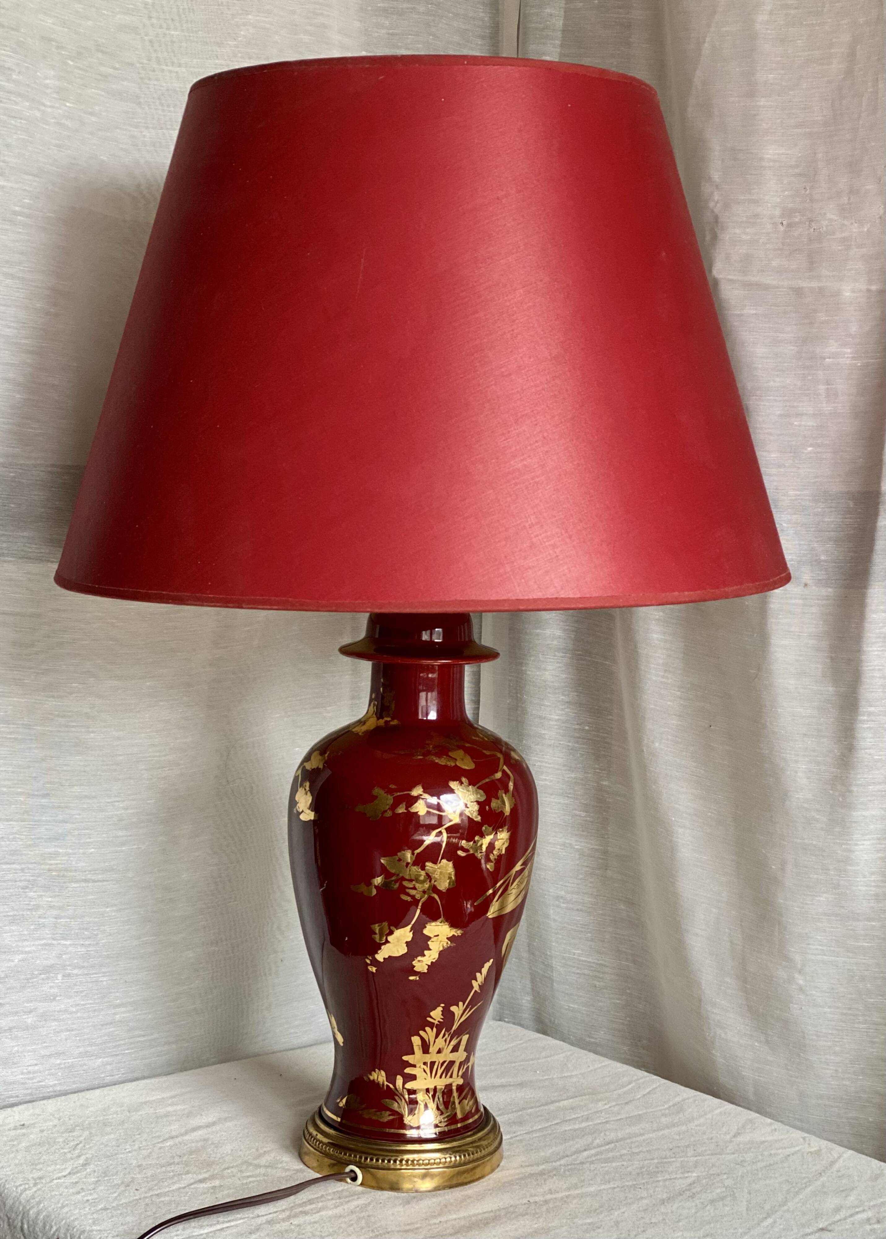 Vintage 1970 red and gold ceramic lamp with oriental decorations.
