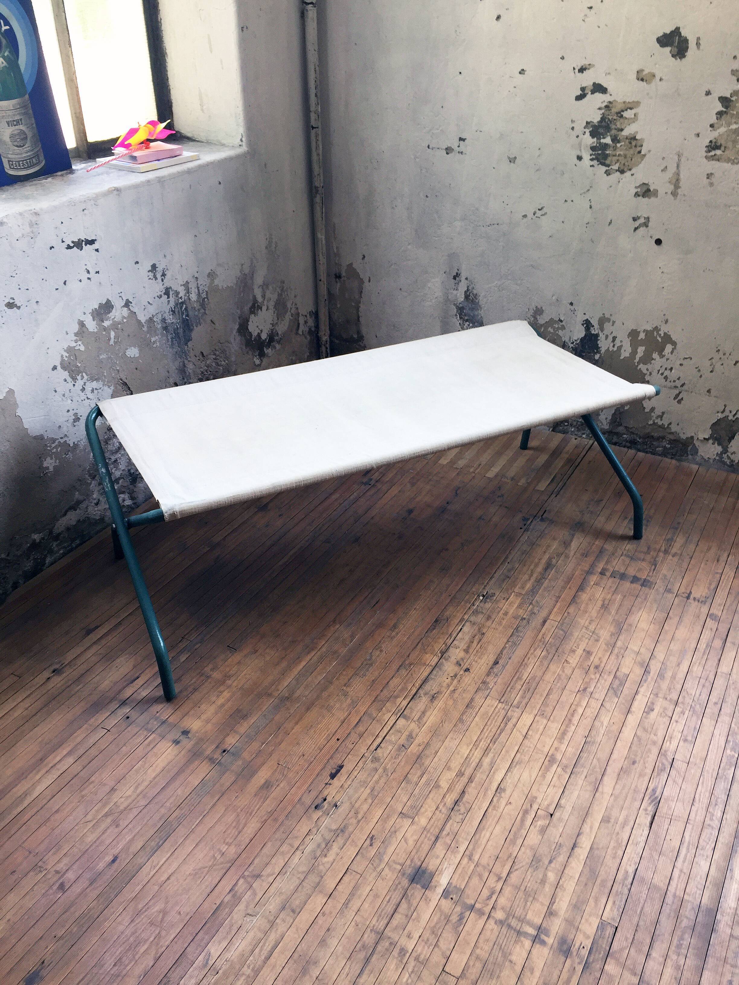 Maternal folding camp bed