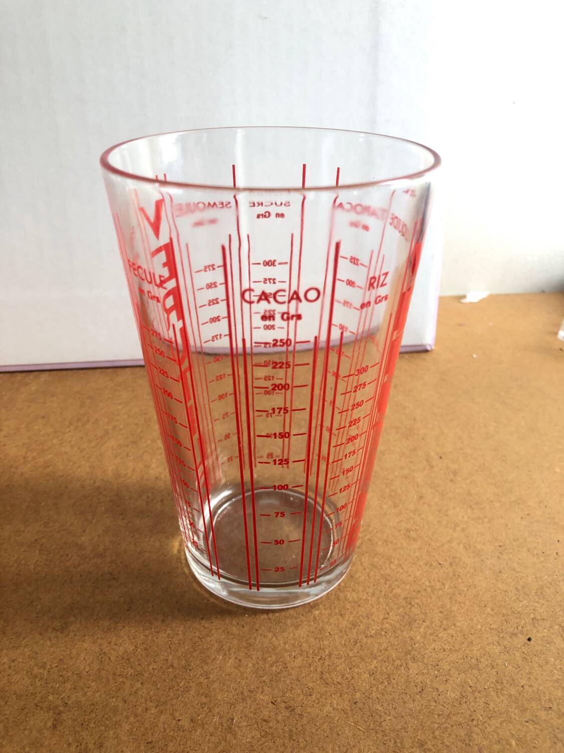 Verutile vintage red measuring cup