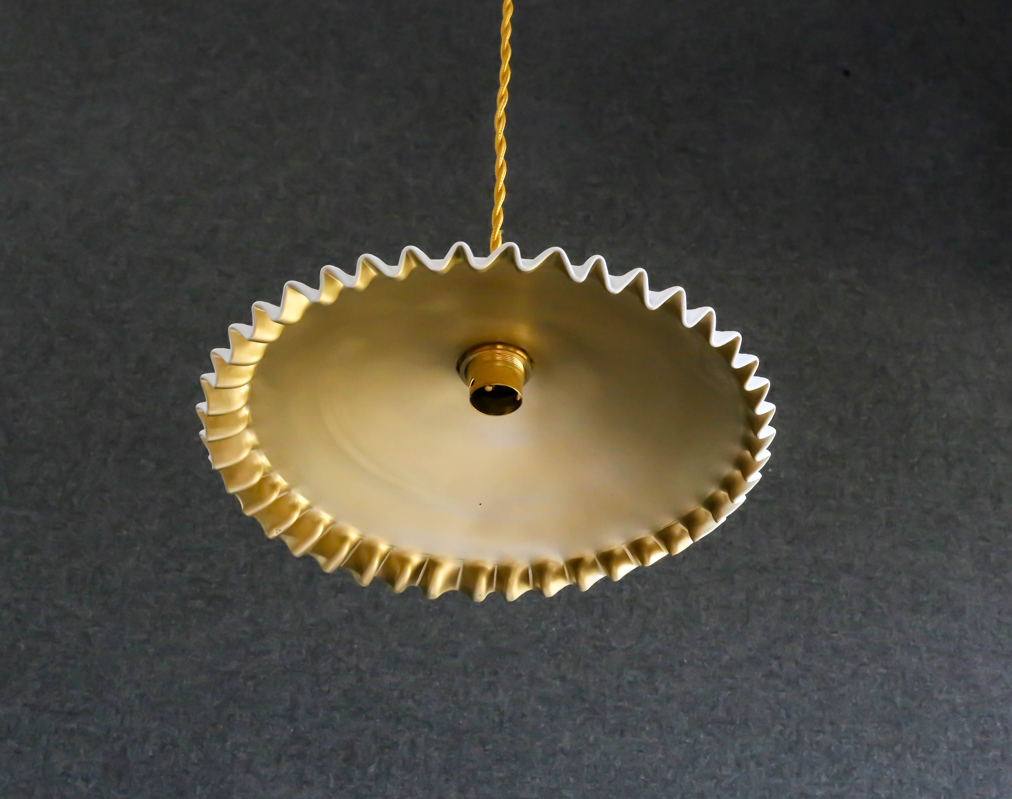 Pendant lamp in opaline