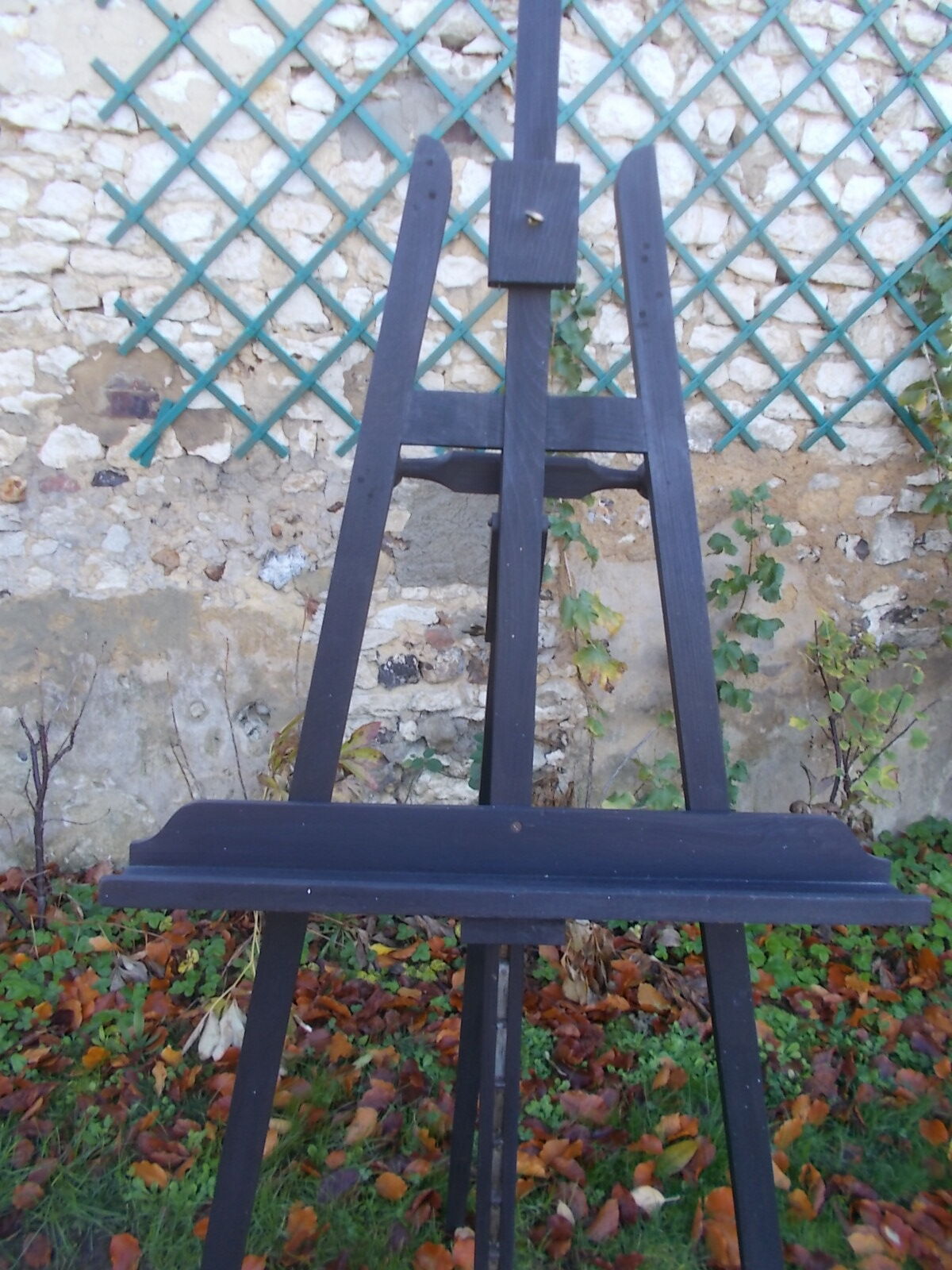 Wooden painter's easel