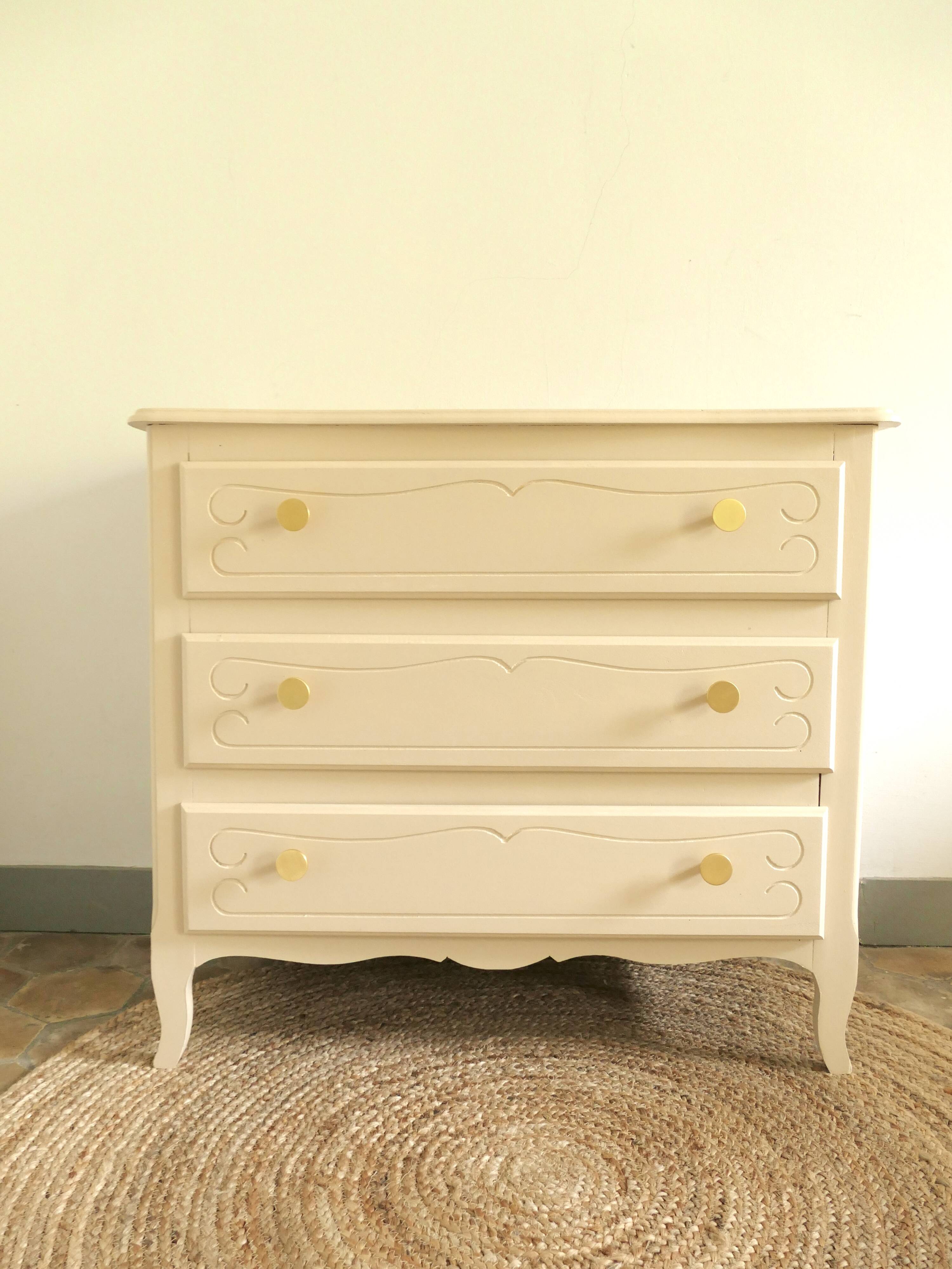 Chest of drawers