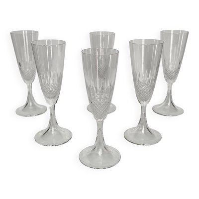 6 Flûtes à Champagne en Cristal Lalique   Modèle “Chinon”   Années 1960