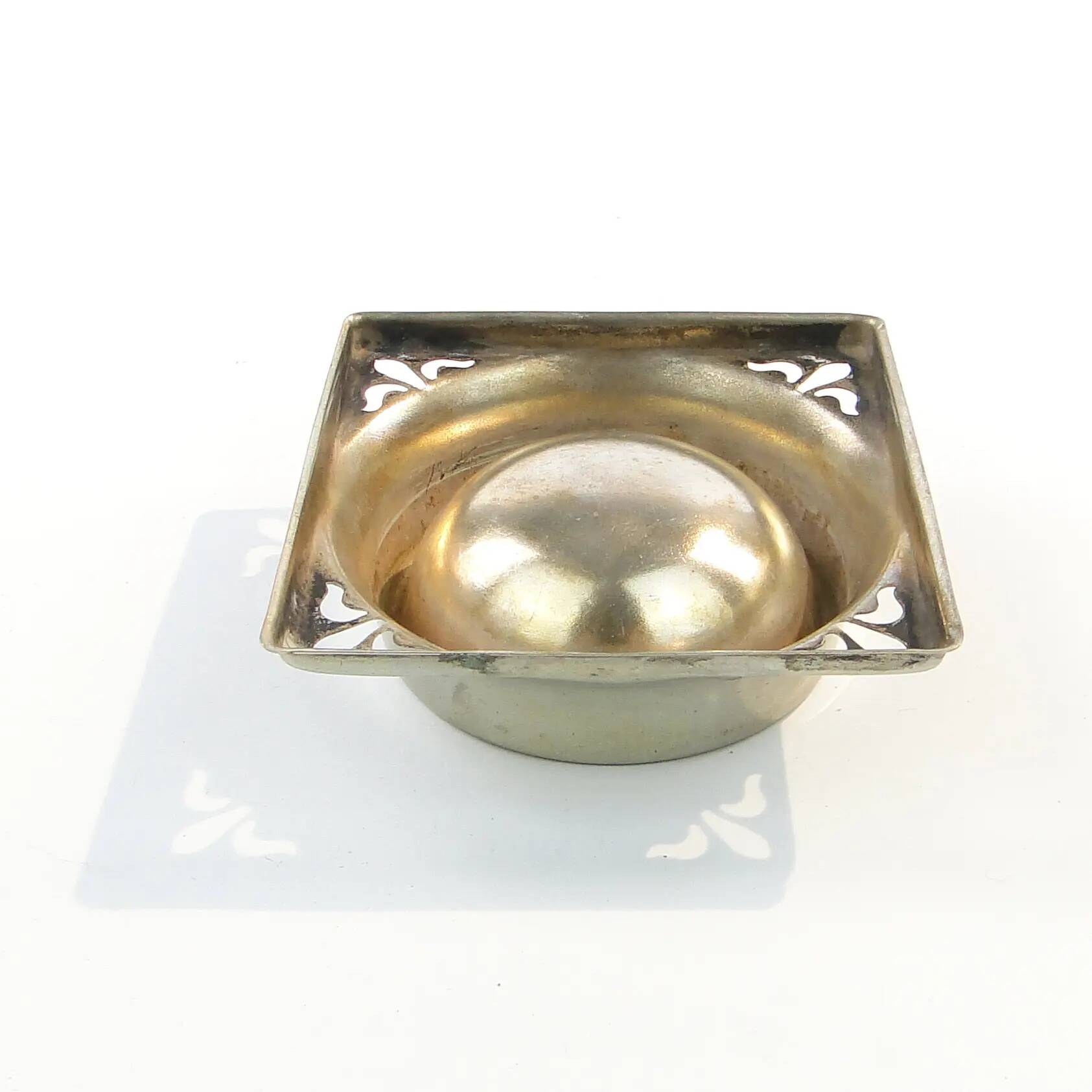 Art Deco salt shaker, silver-plated brass, United Kingdom, 1950s