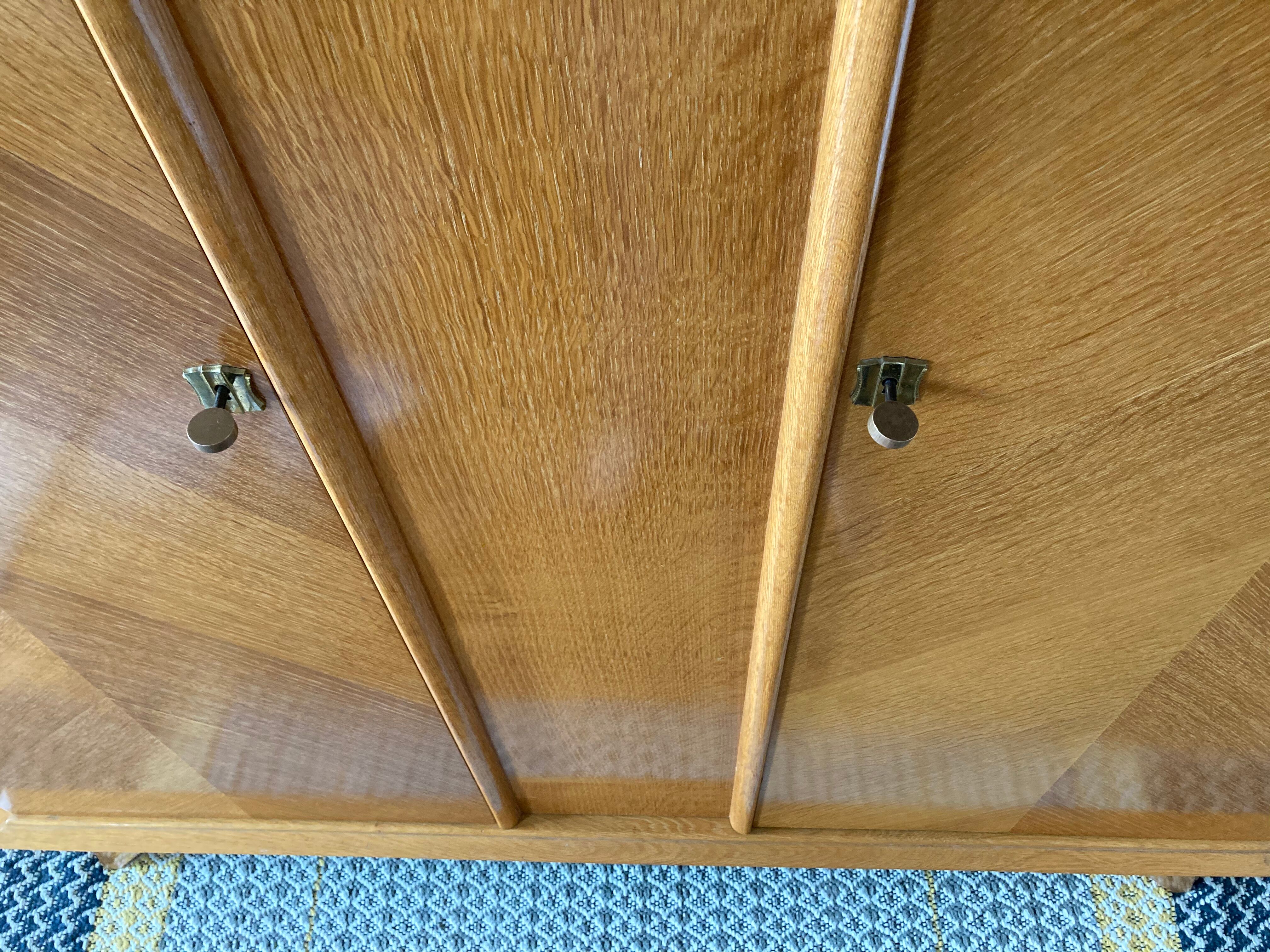 Compass foot cabinet