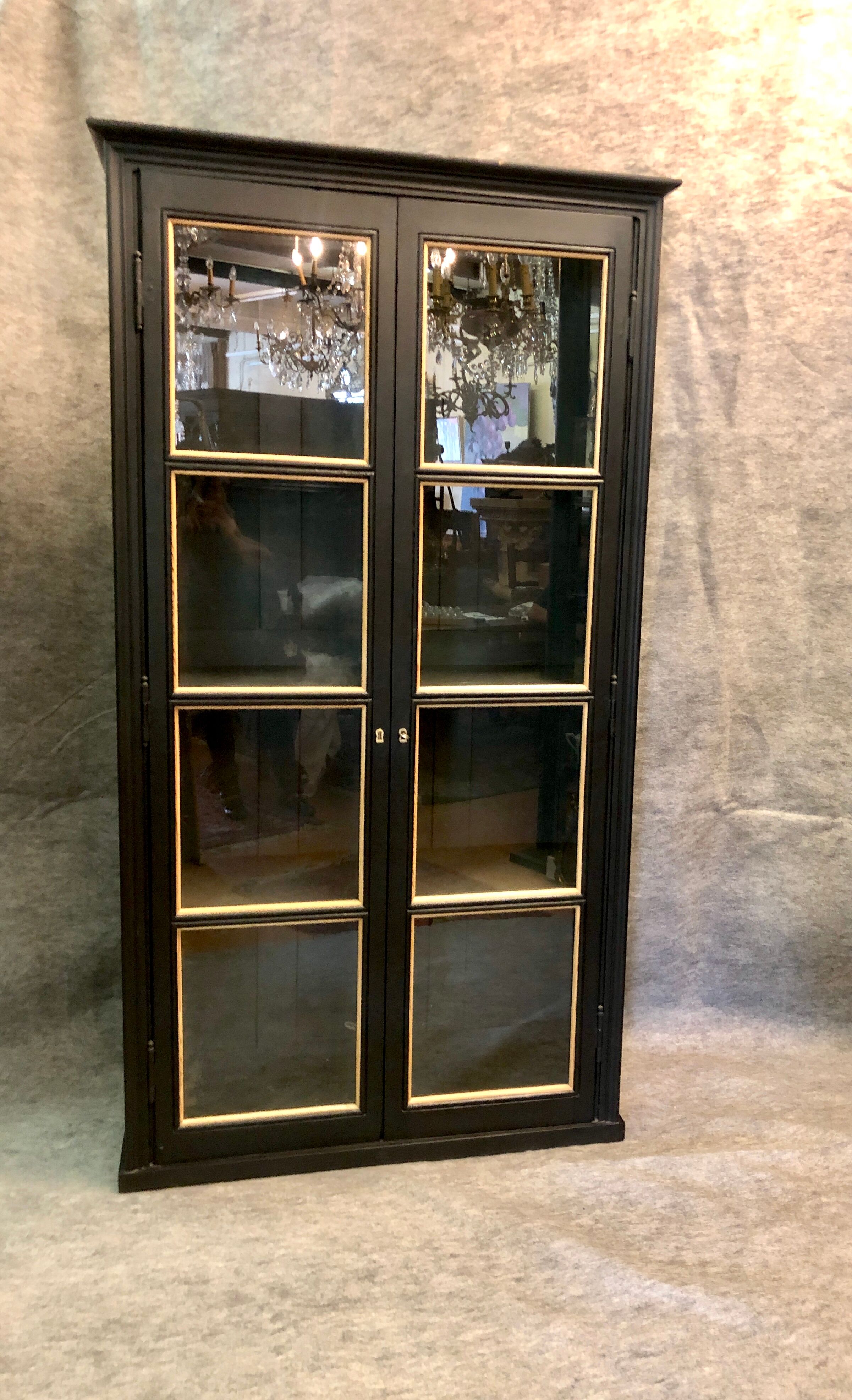 Vitrine noire. Travail d’ébéniste, XXe siècle