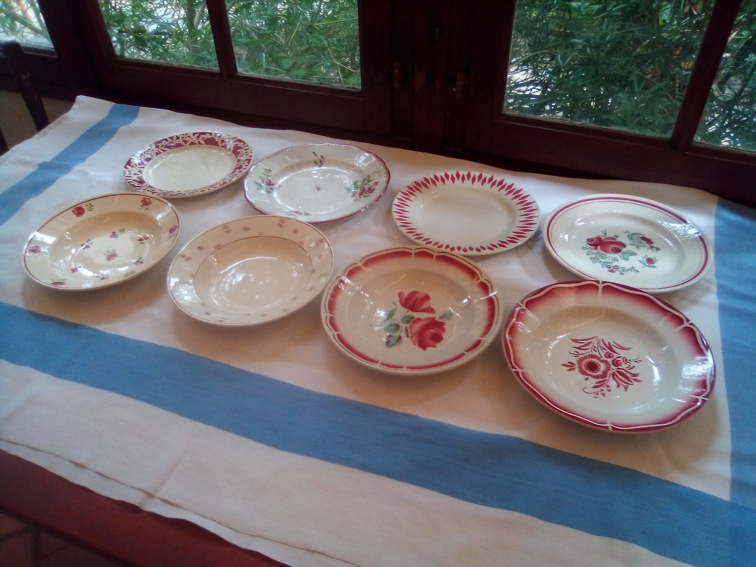 Assorted 8 ancient plates dominating red