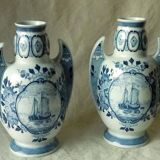 Paire de vases en faience de delft hollande decor marine bateaux