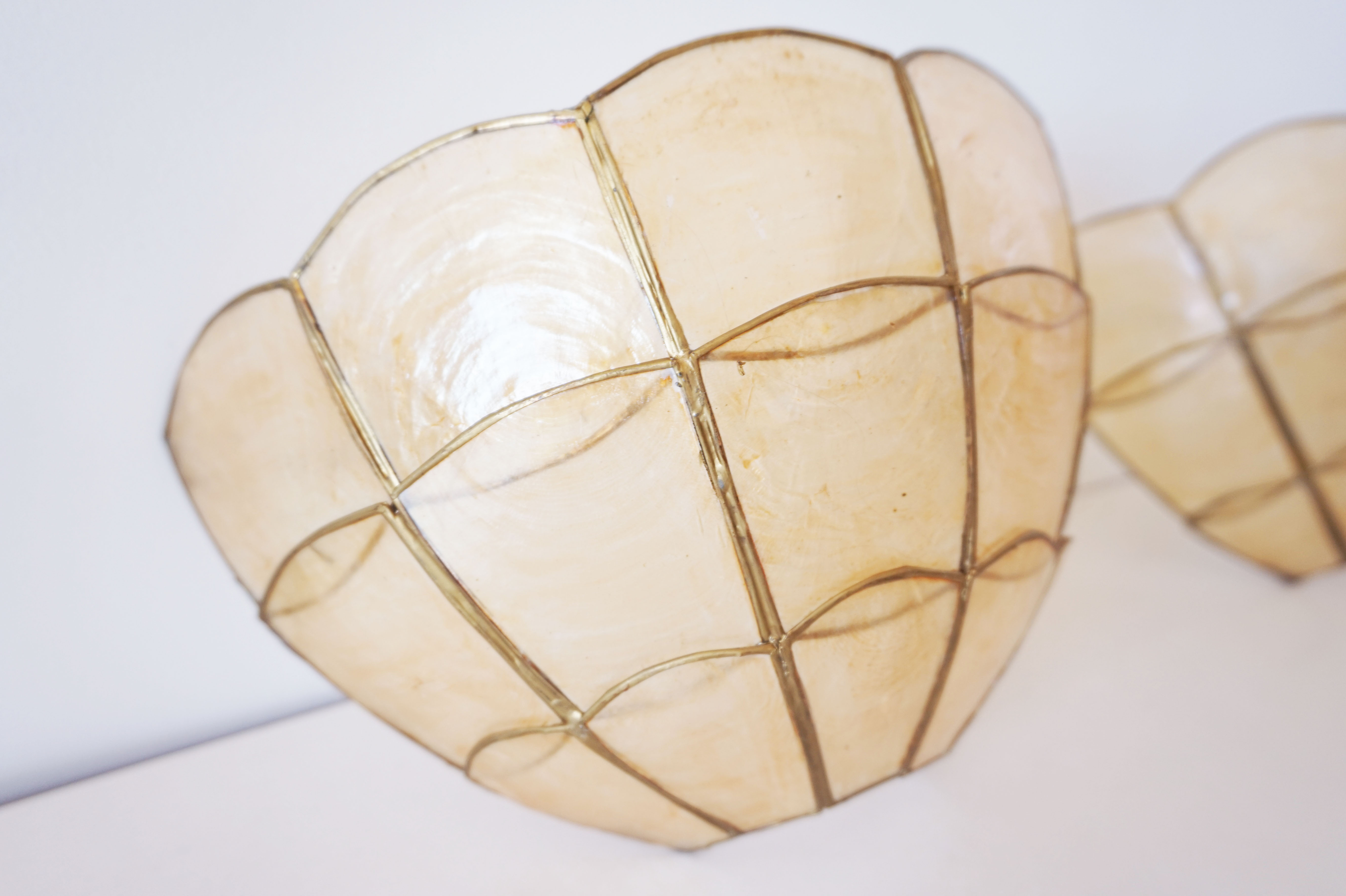 Paire d'appliques en nacre coquillage