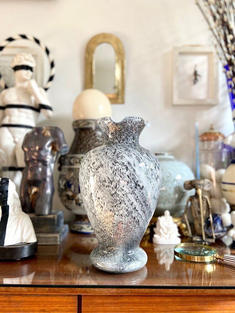 Black and white glass paste vase