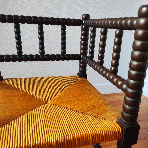 Chaise d'angle ancienne en bois tourné bobine.