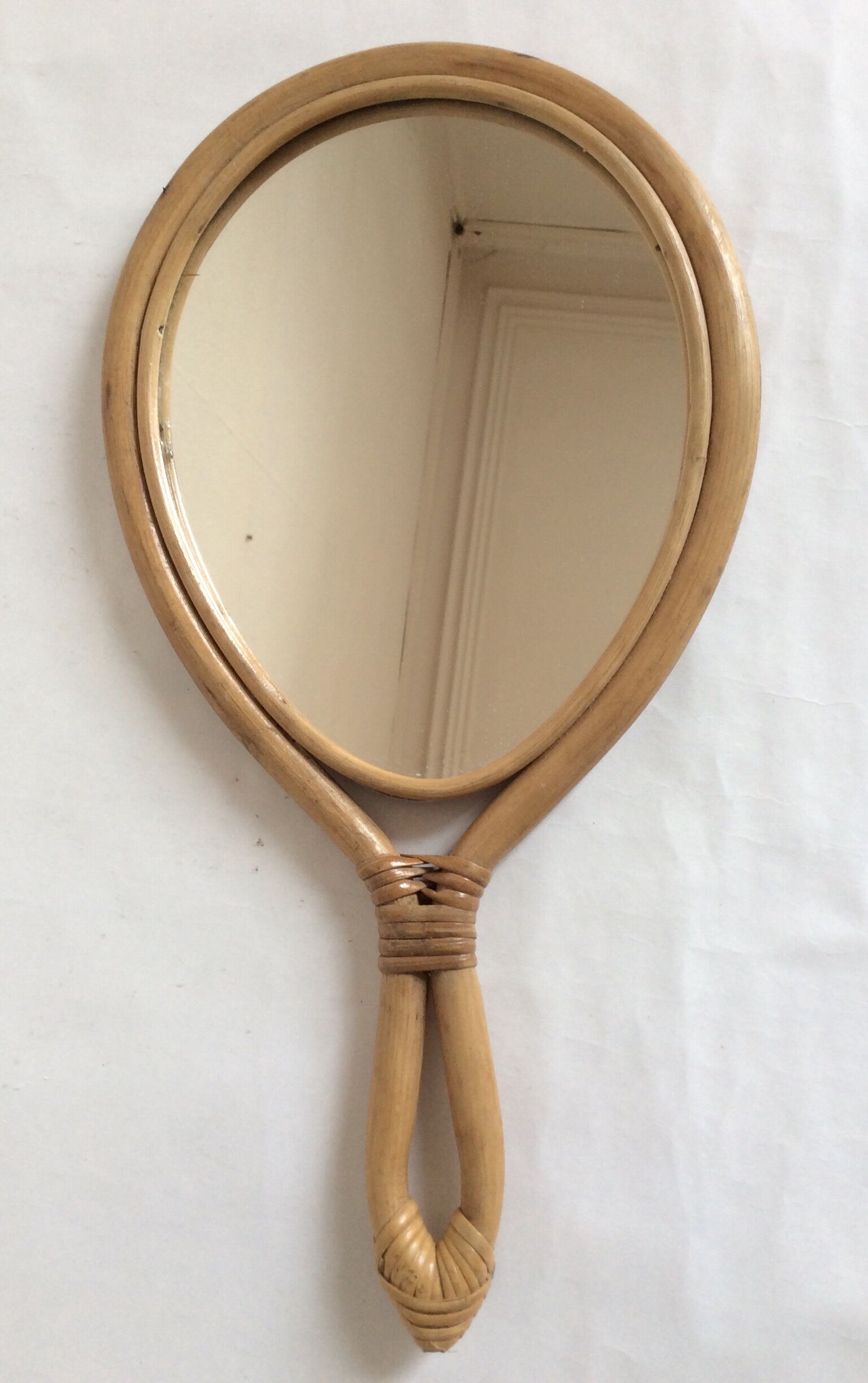 Mirror in rattan, face to hand  36x24cm