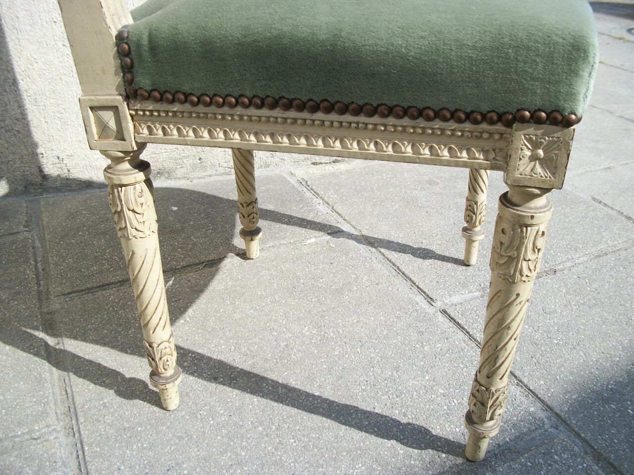 Salon lacquered cream style LXVI