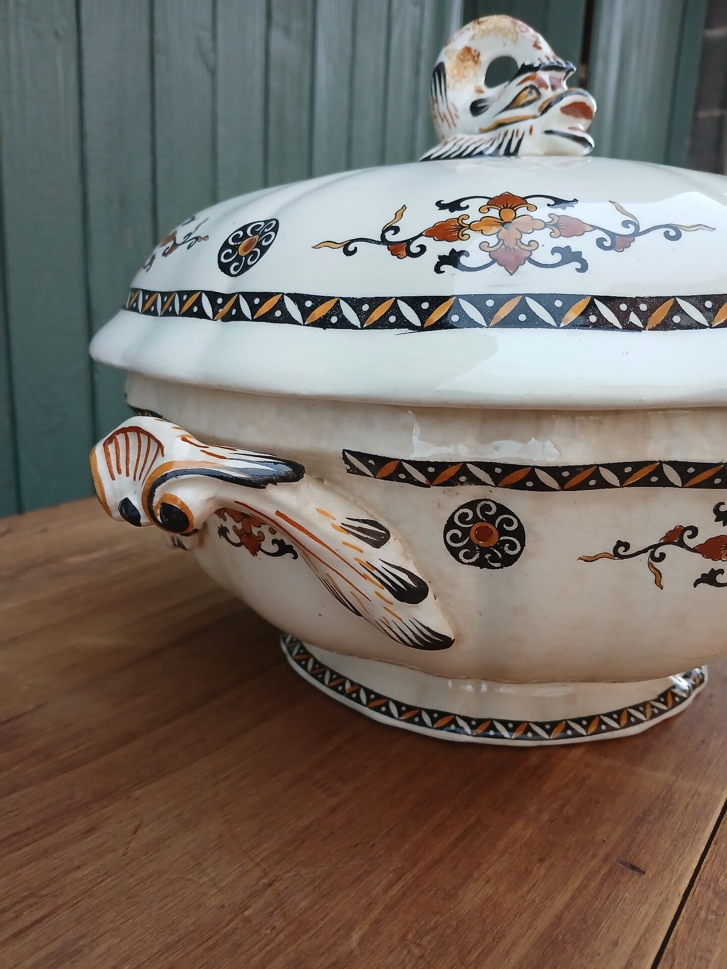 Grande soupière ancienne Gien 