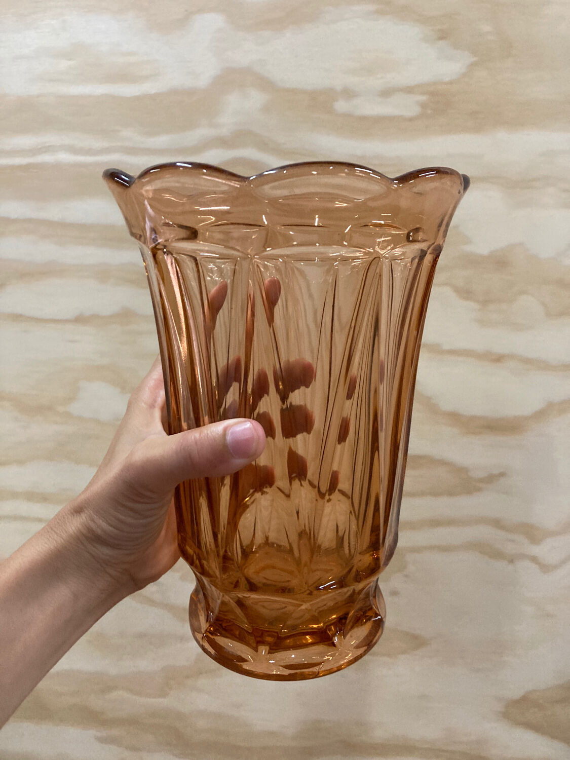 Vase tulipe rose 1950 en verre soufflé