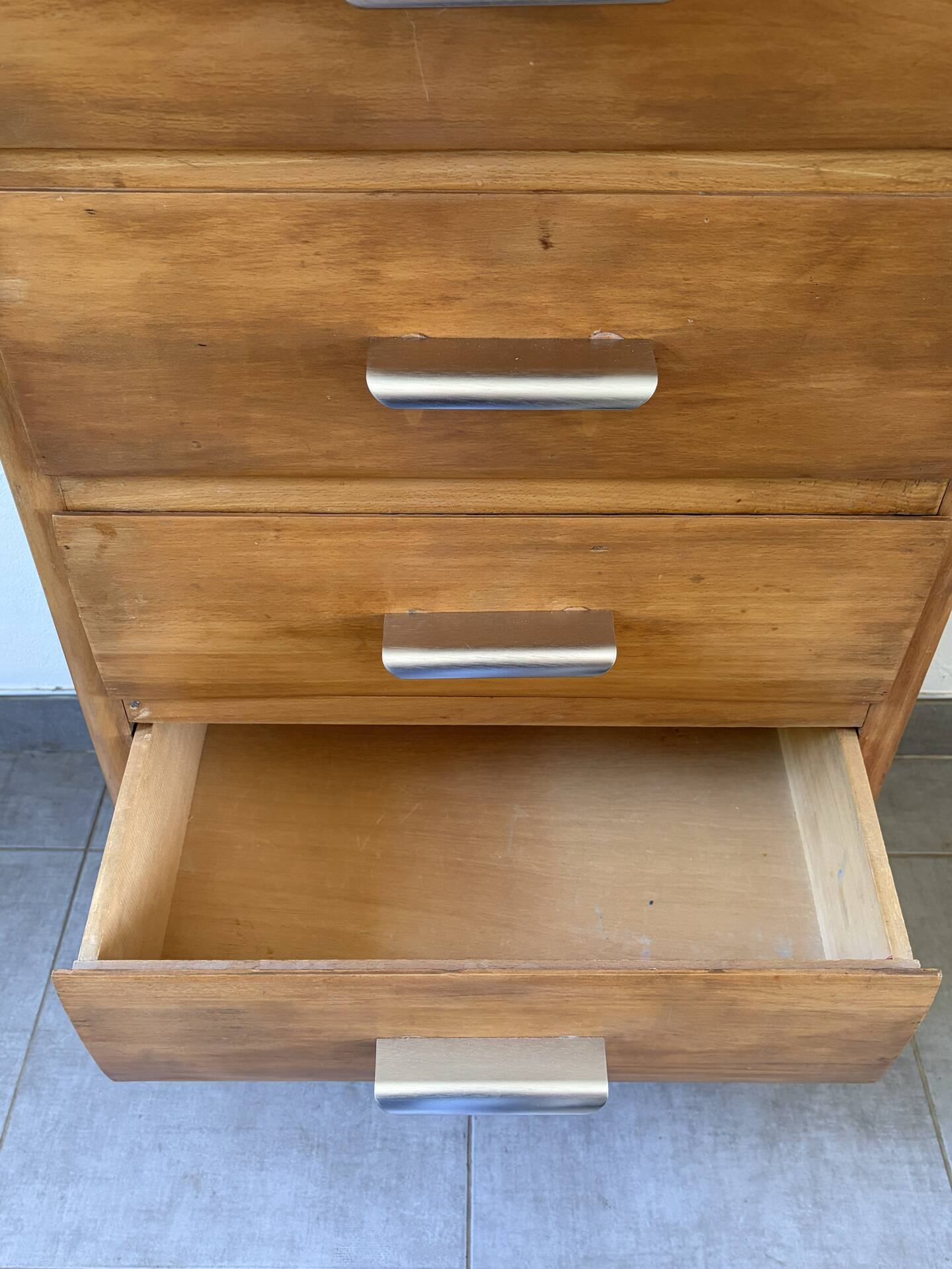 Vintage chest of drawers/commode from the 1960s.