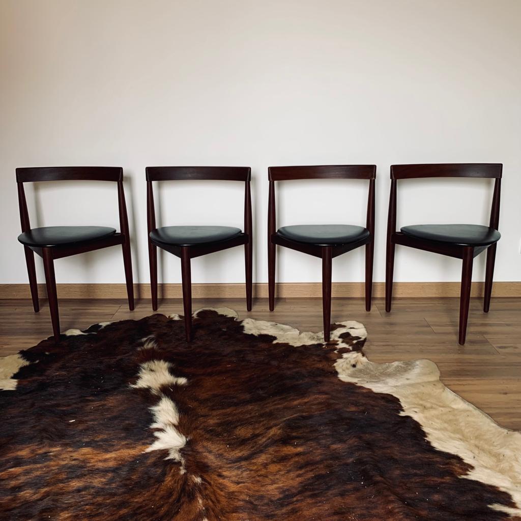 Ensemble de quatre chaises tripodes par Hans Olsen pour Frem Rojle