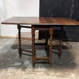 Gate leg table in oak