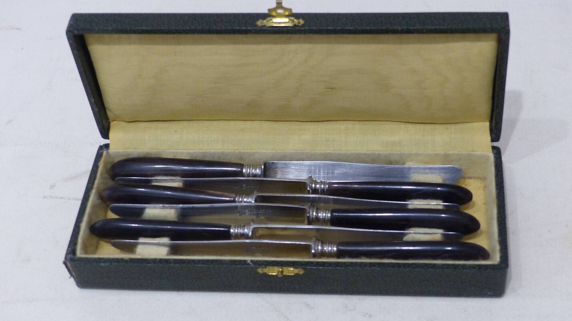 set of knives