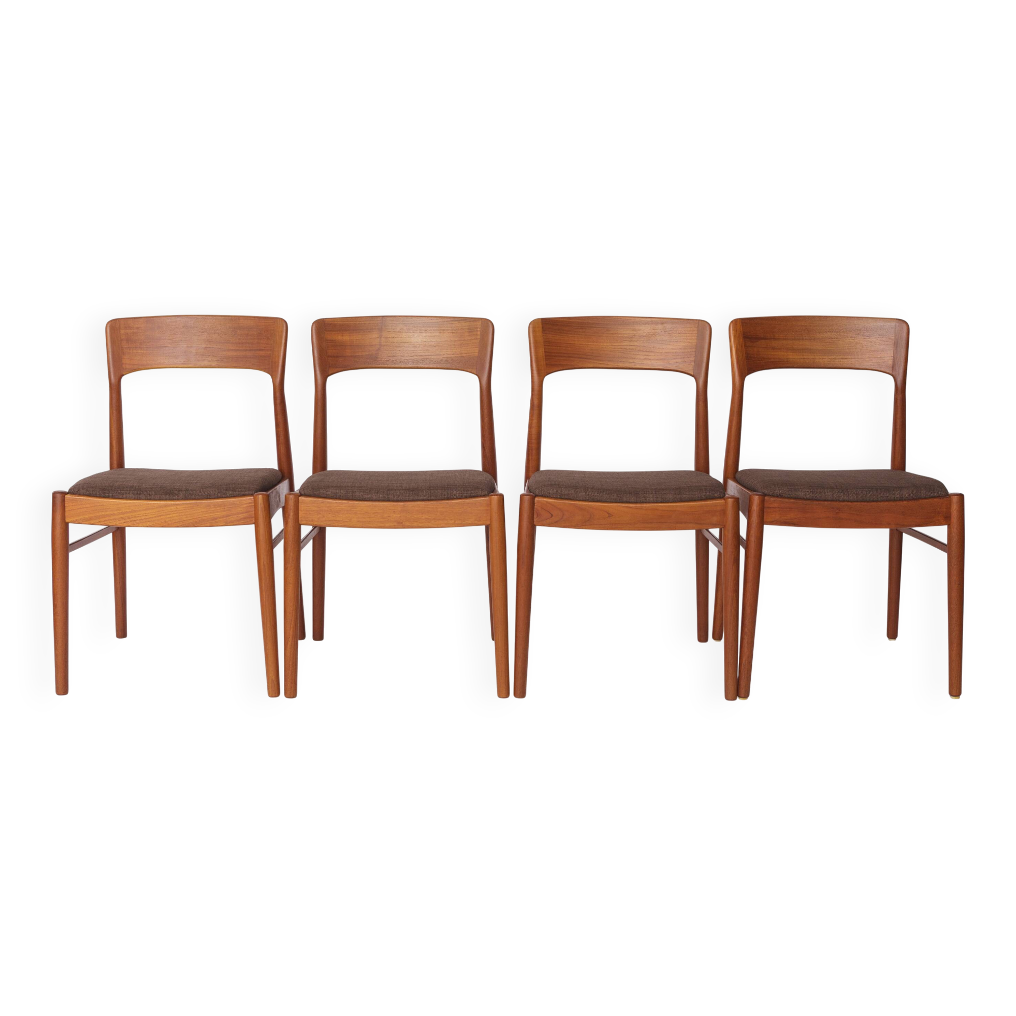 Ensemble de 4 chaises en teck Henning Kjærnulf – Design danois des années 1960 pour KS Møbler