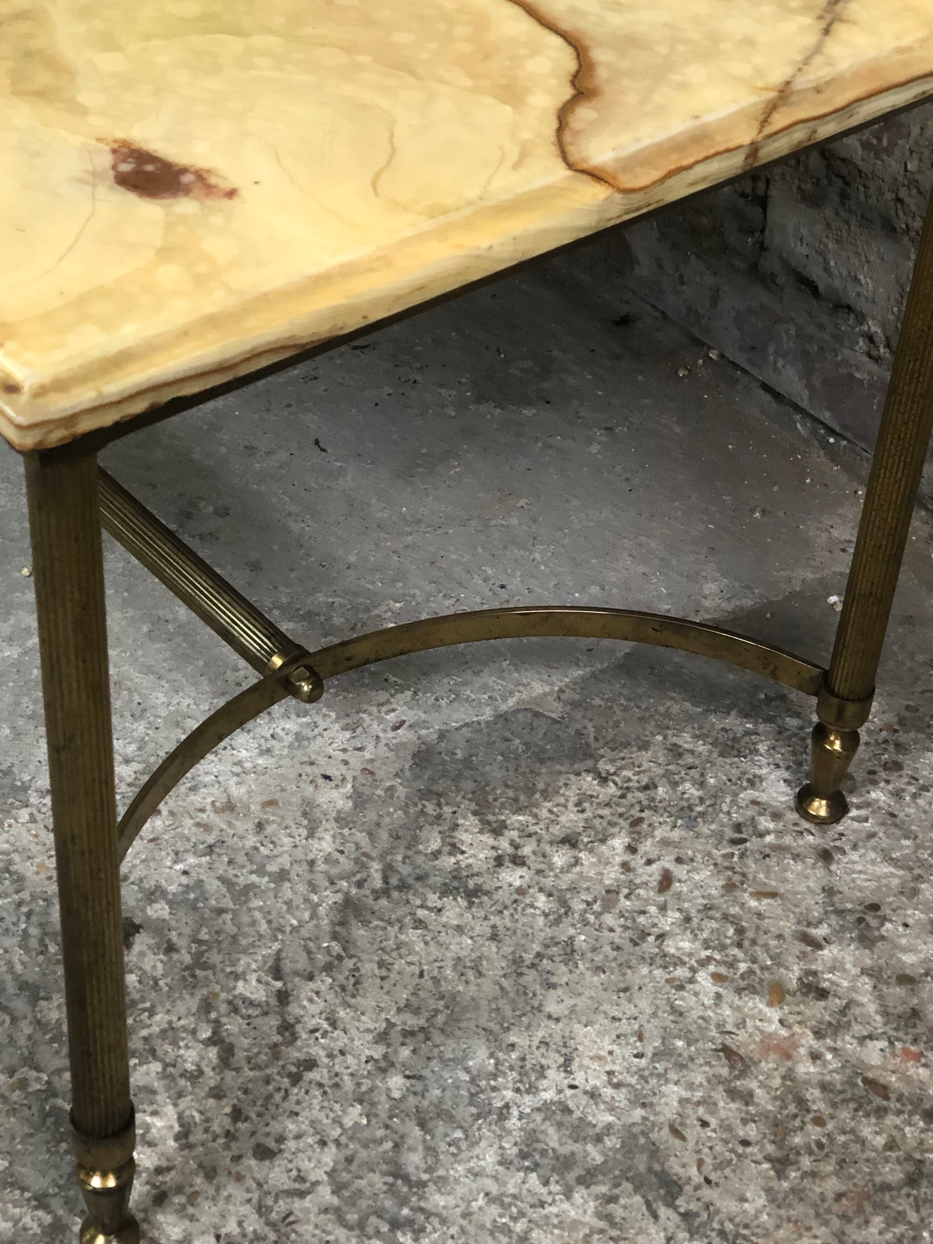 Coffee table in brass and onyx vintage 1960