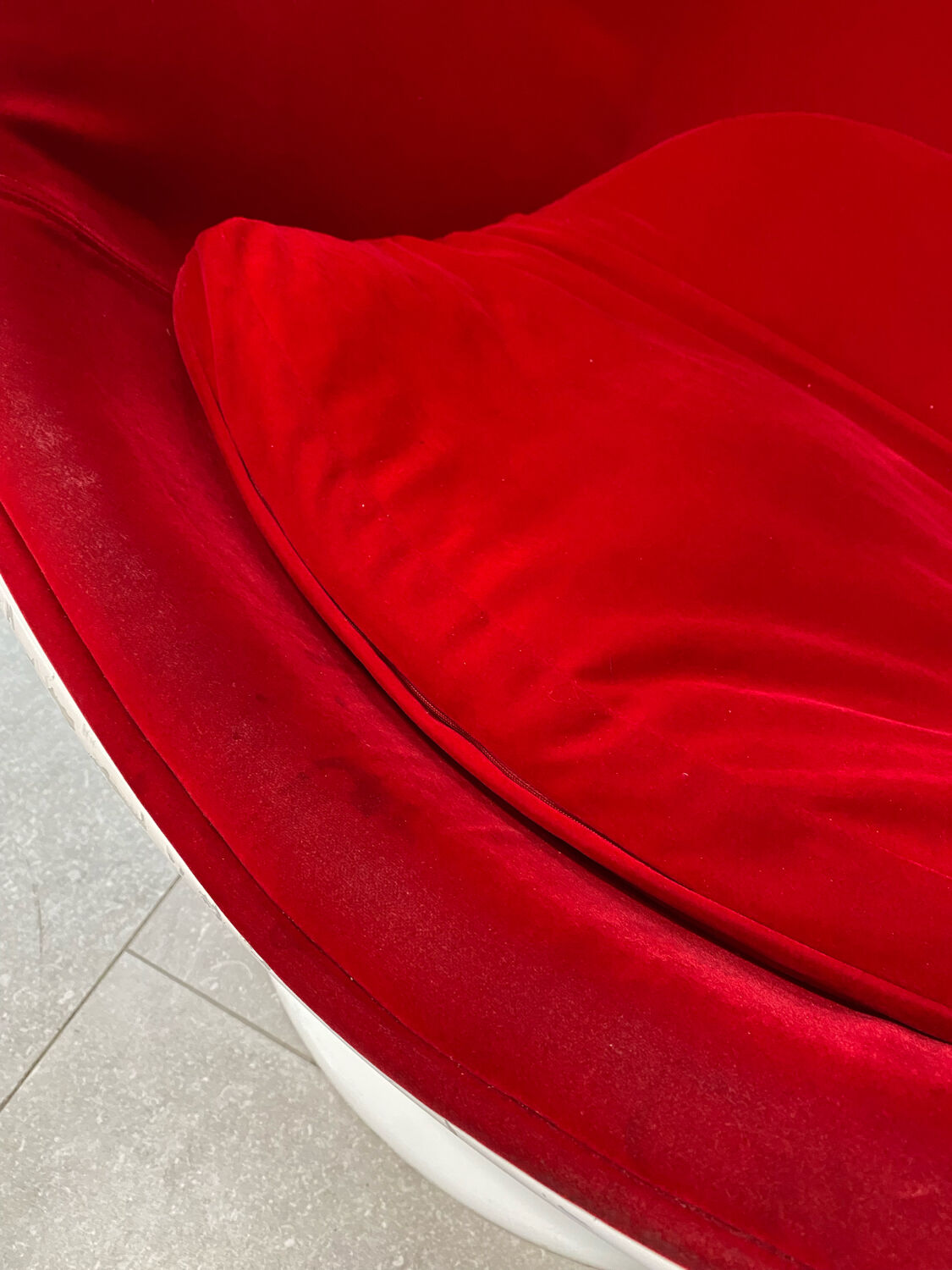 Egg armchair