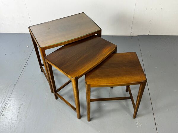 Ensemble de tables gigognes vintage danoise moderniste du milieu du siècle, années 1960, ensemble de 3.