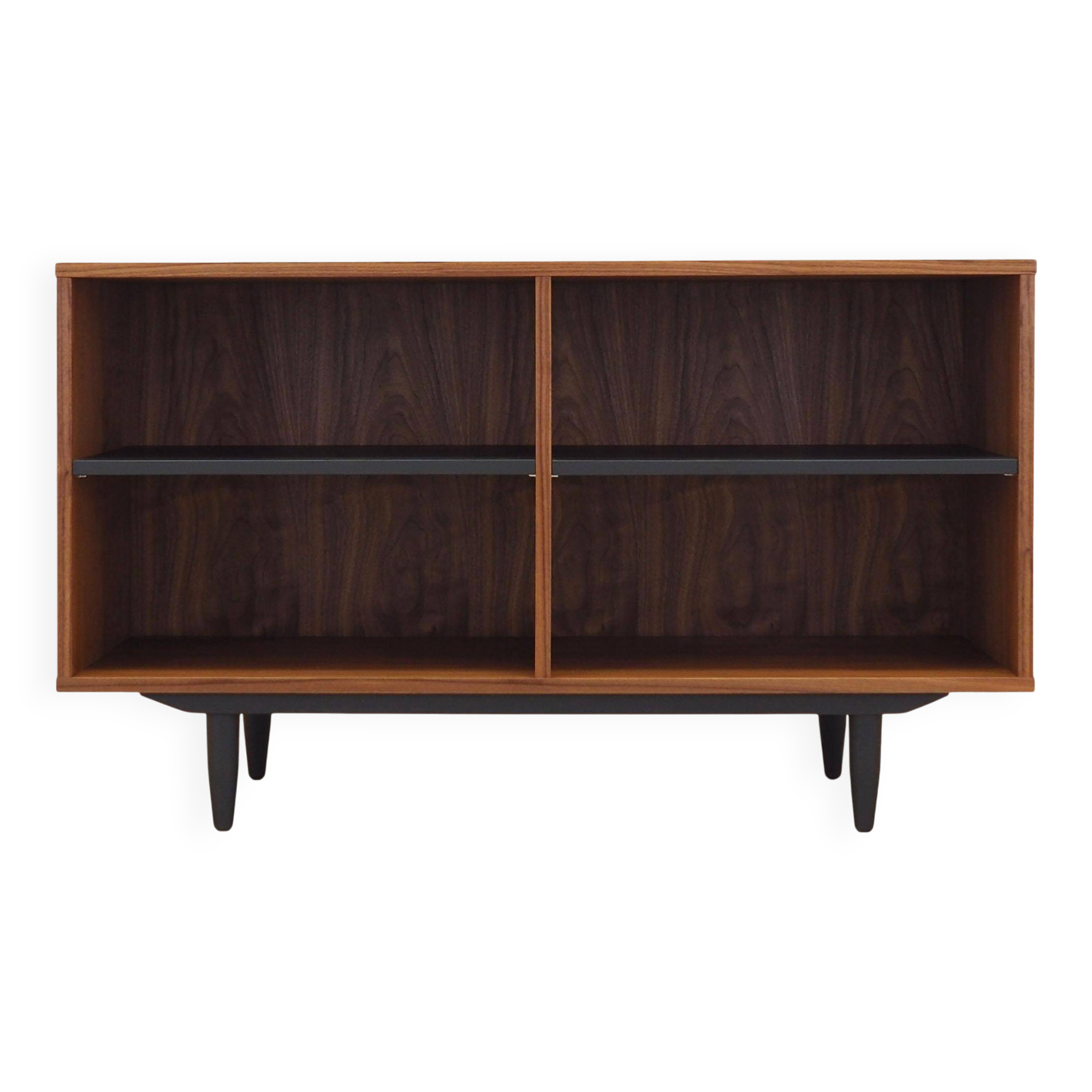 Bibliothèque en noyer, design scandinave