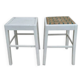 Paire de tabourets en bois, patine blanche, vers 1950