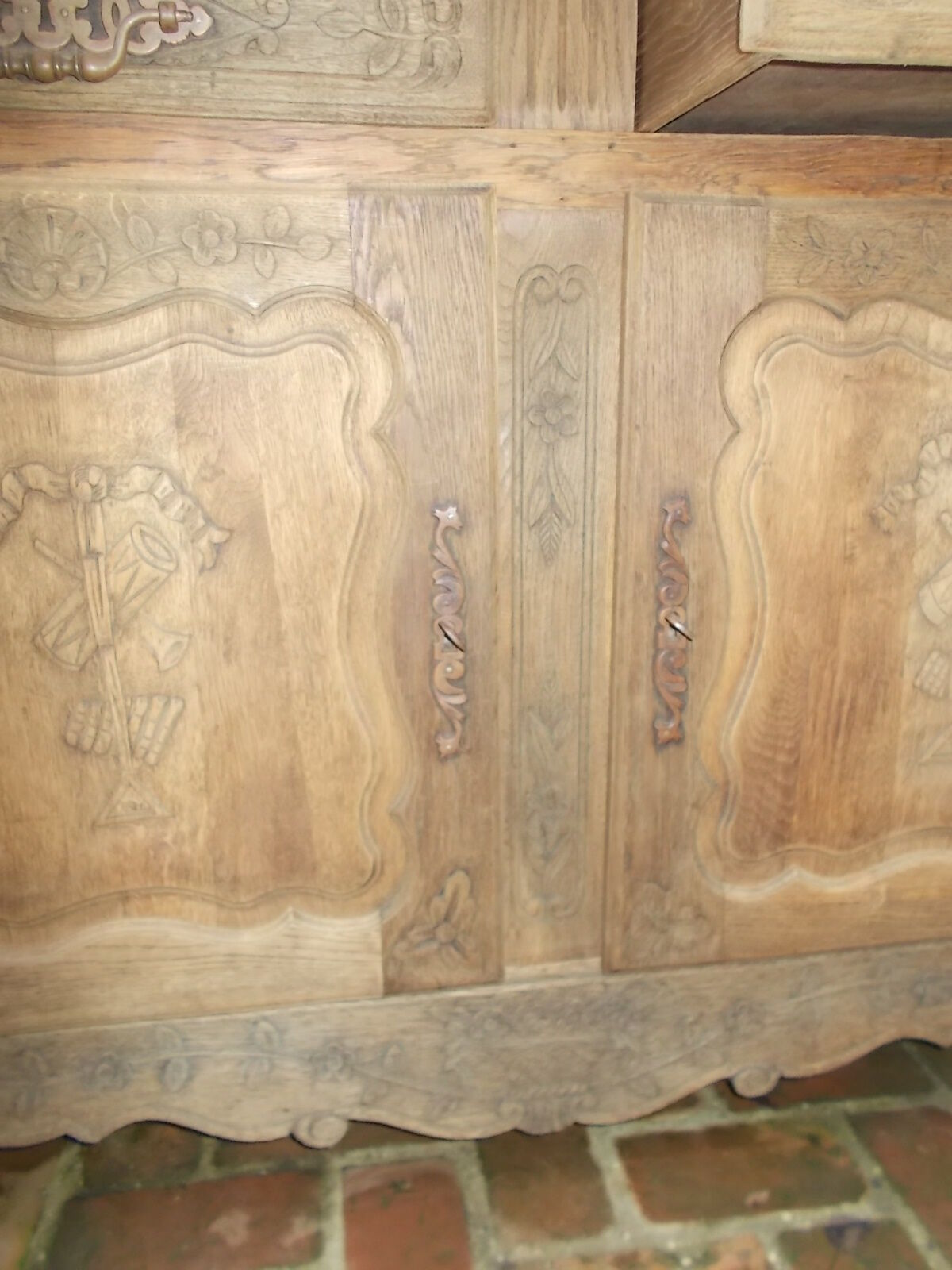 Country-style sideboard