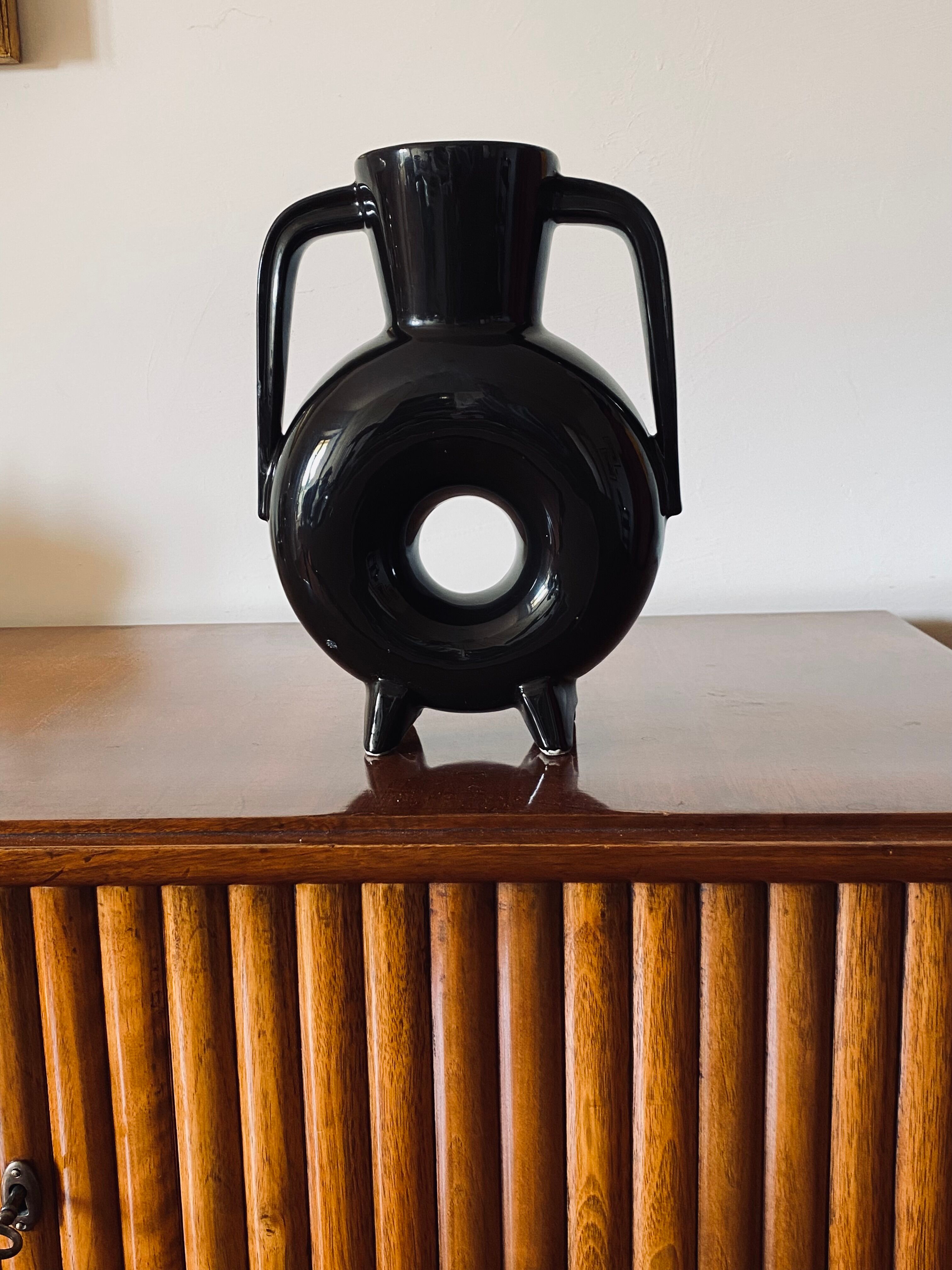 Vase en céramique noire moderne organique, France 1970s
