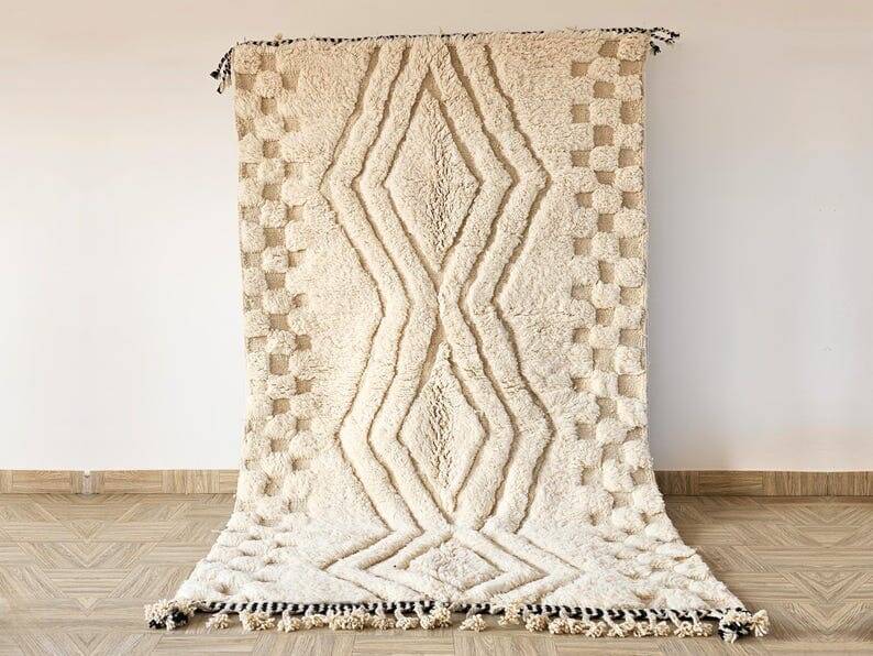 Handmade pure wool traditional white rug size 2/3 m