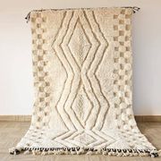 Handmade pure wool traditional white rug size 2/3 m