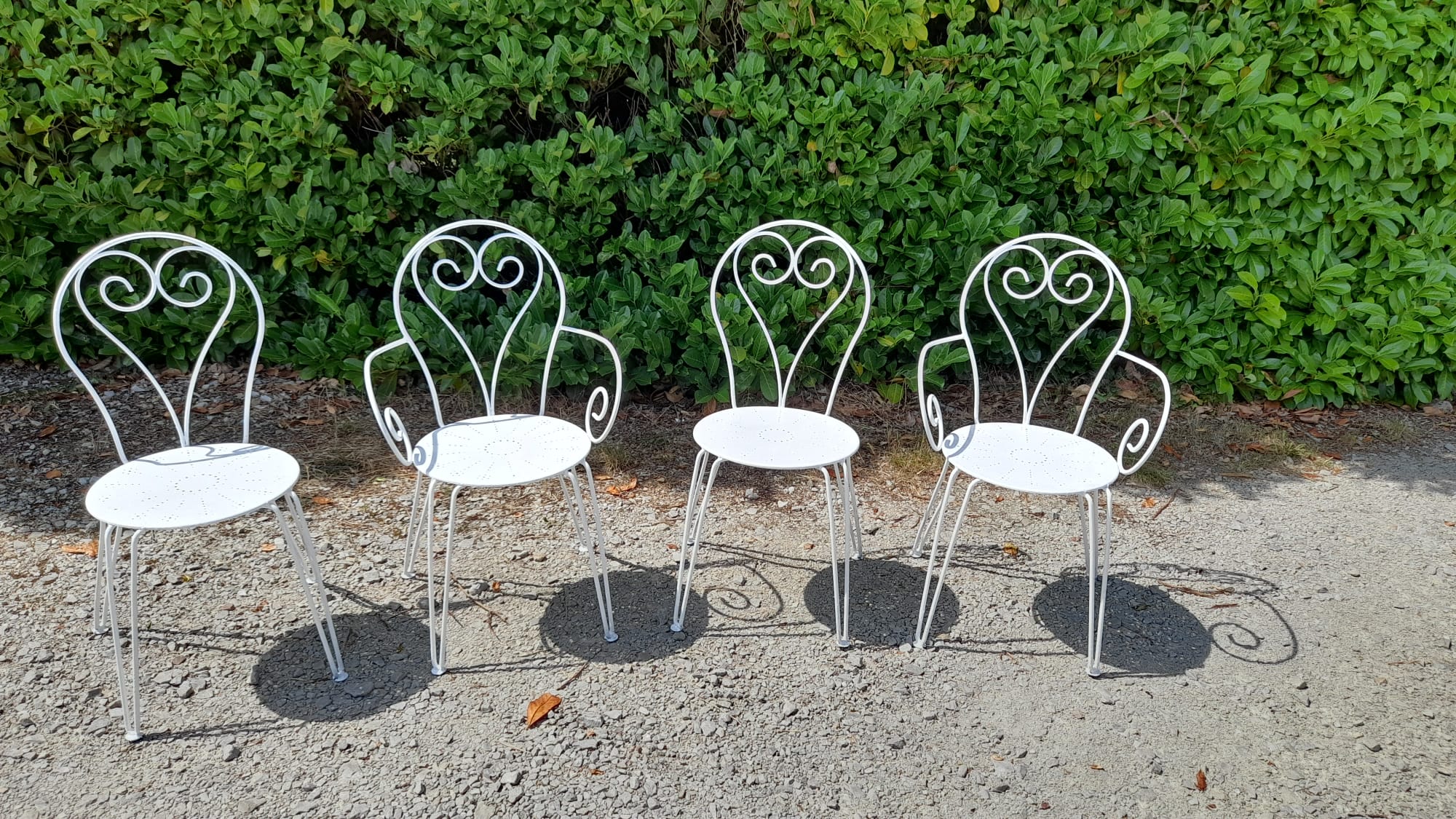 Garden furniture in white wrought iron