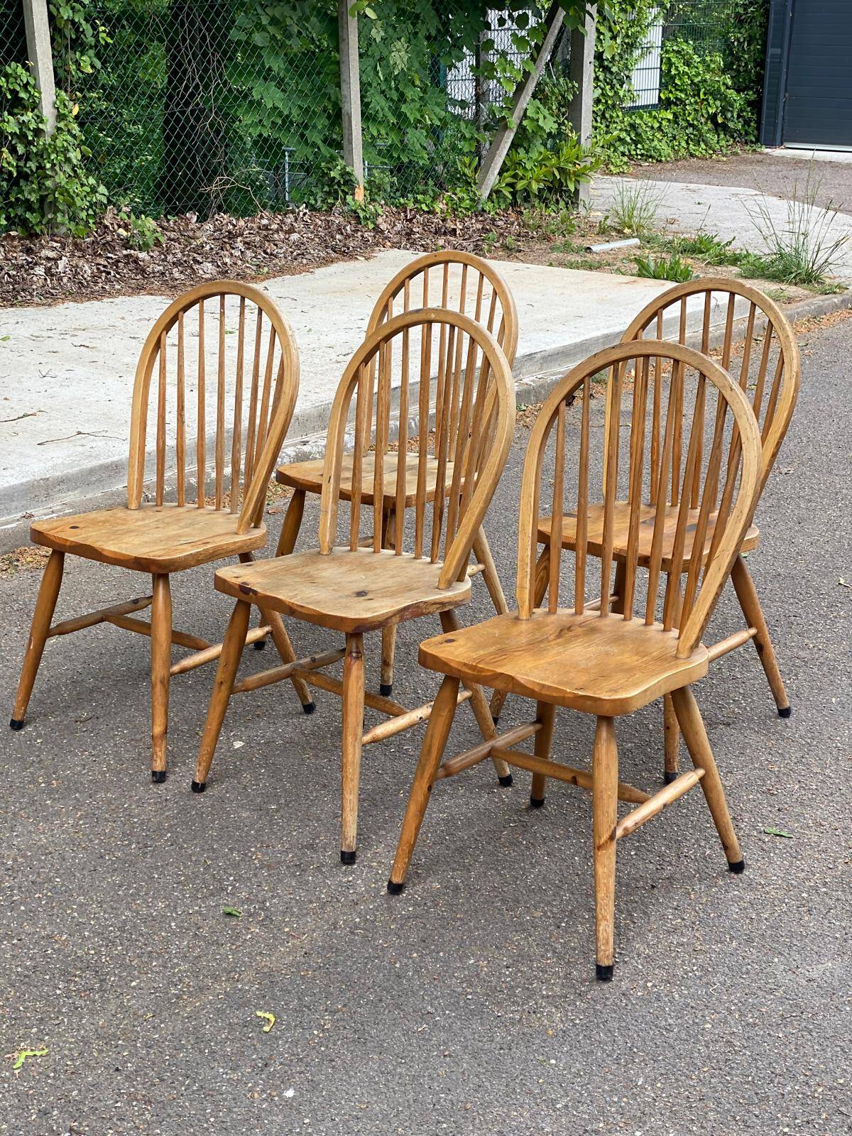 5 chaises anglaises Windsor en bois massif courbé XXème