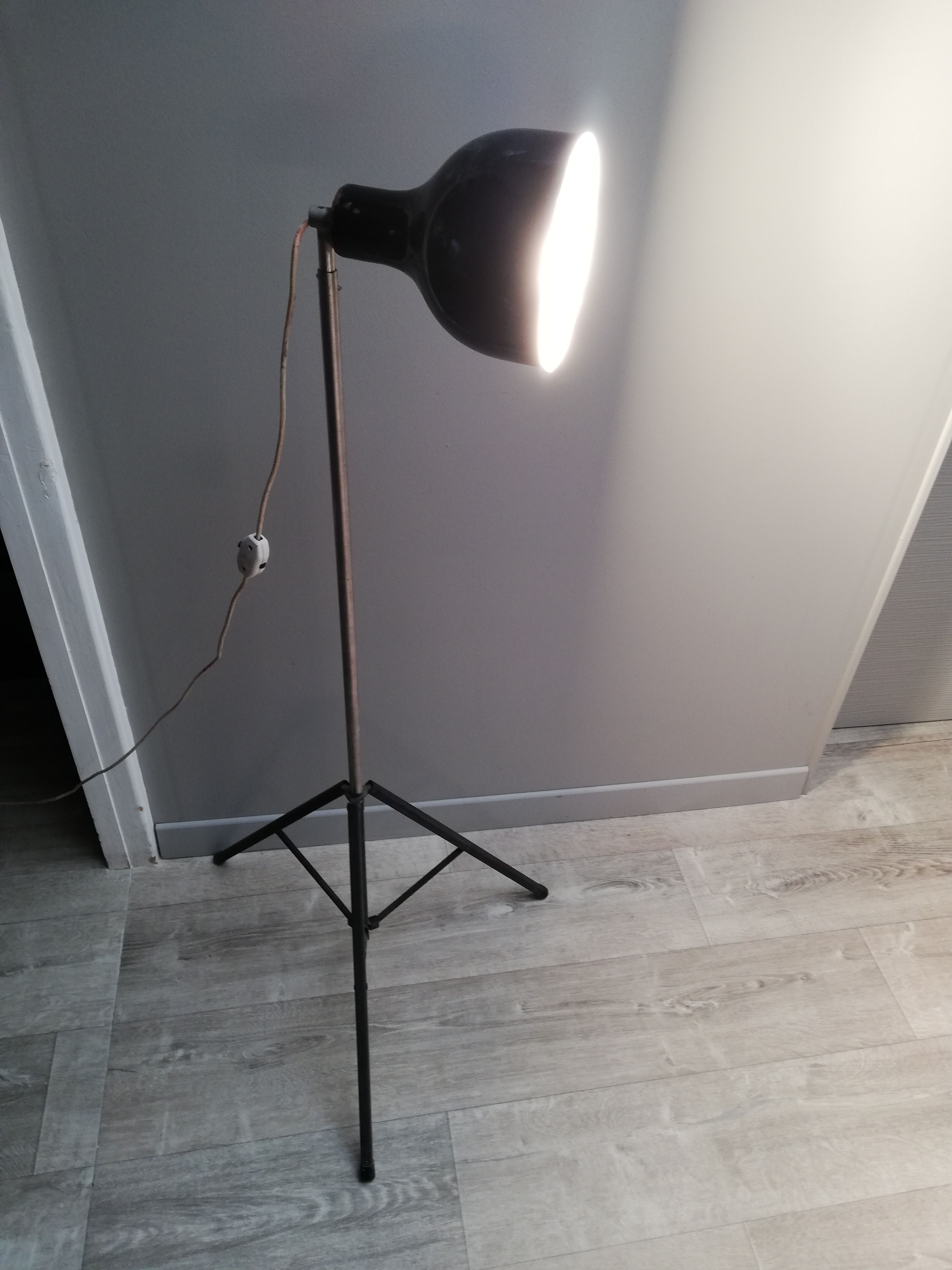 Lamp projector tripod enamelled workshop design