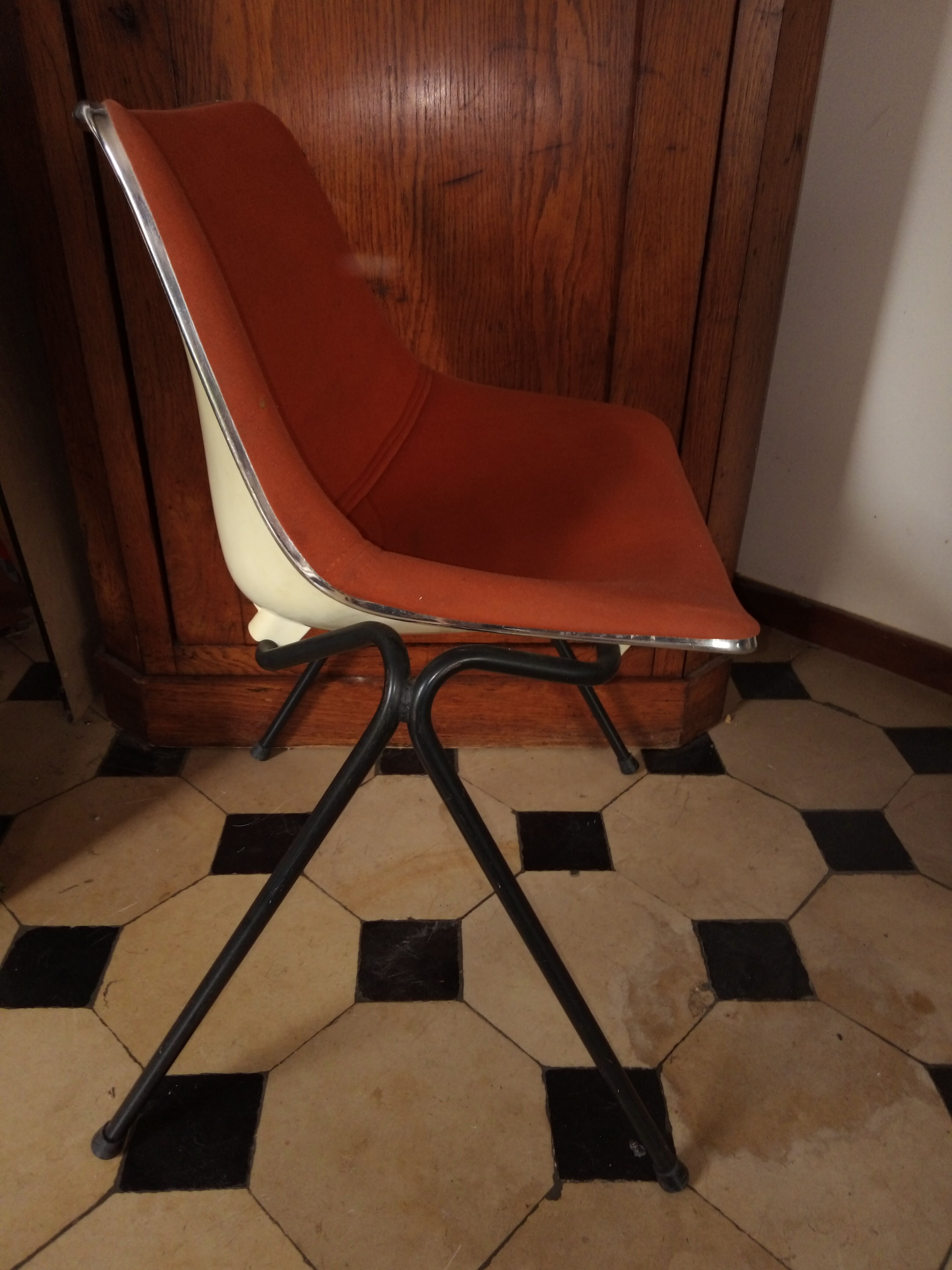 L202 chair by Roland Schweitzer for Lafarge