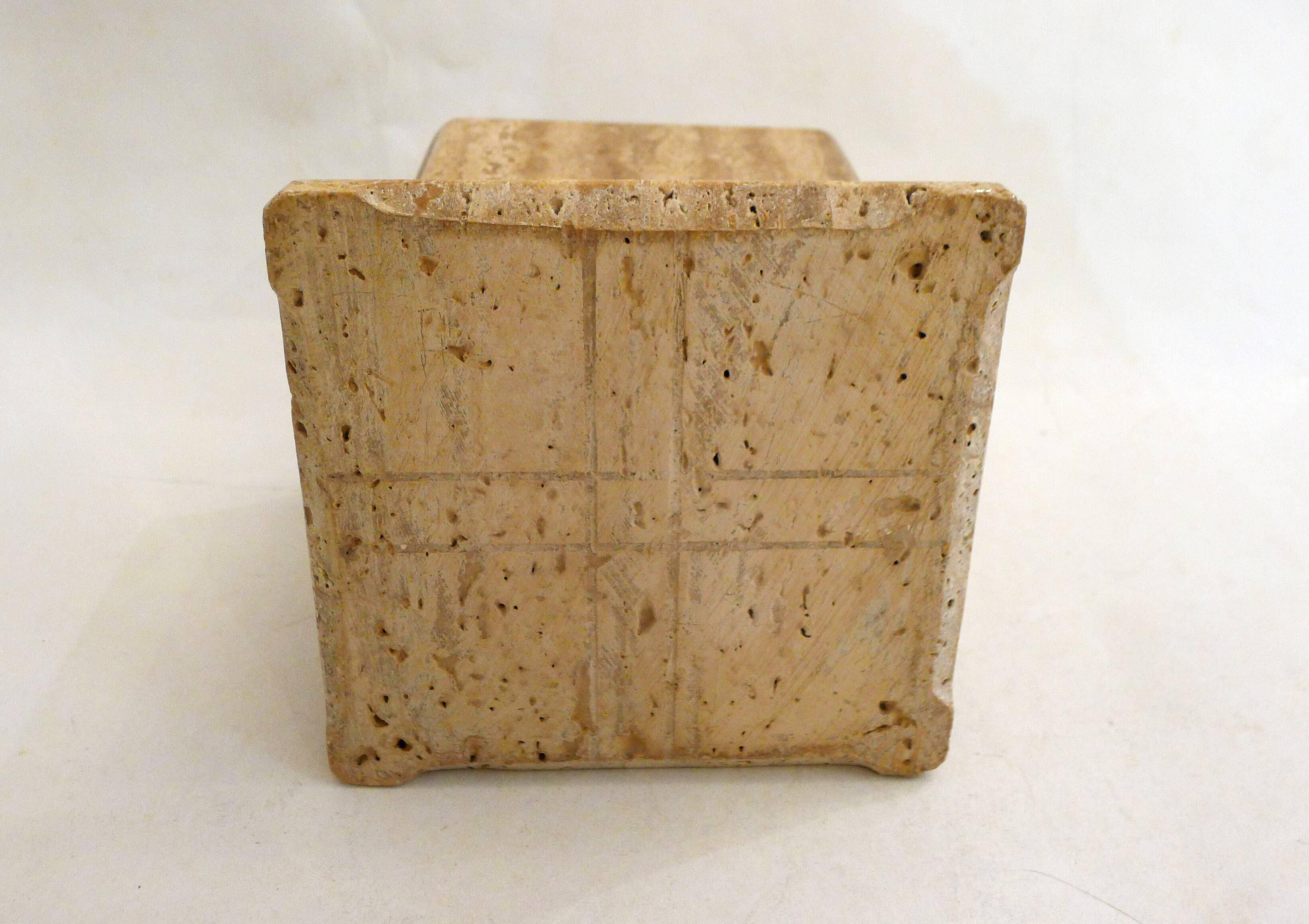 Cache-pot carré en travertin