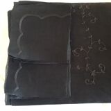 Black nape and towels in organdi