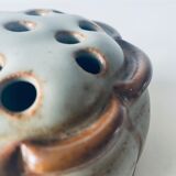Vase pique fleurs en grès