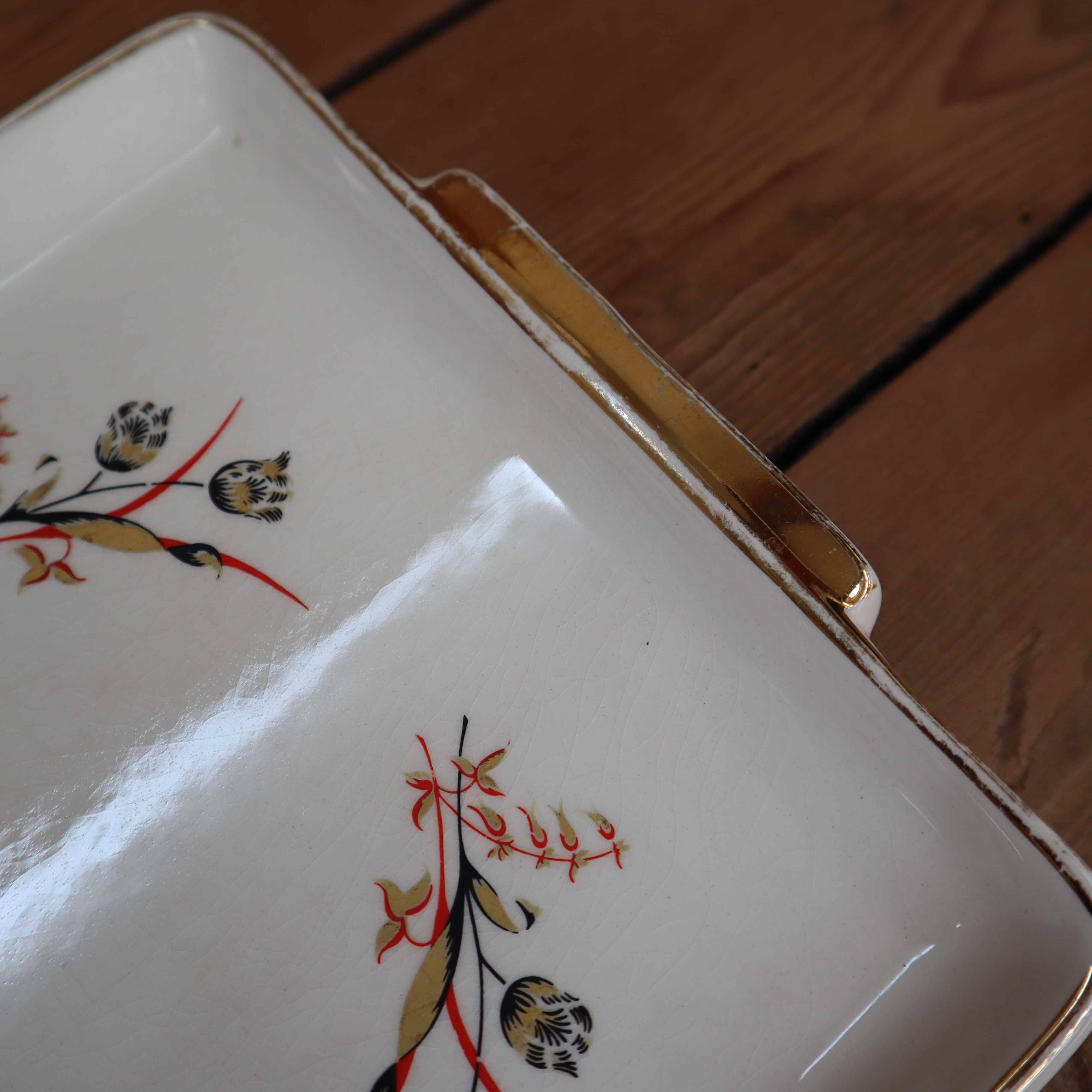 Villeroy and Boch porcelain serving tray with gold rim