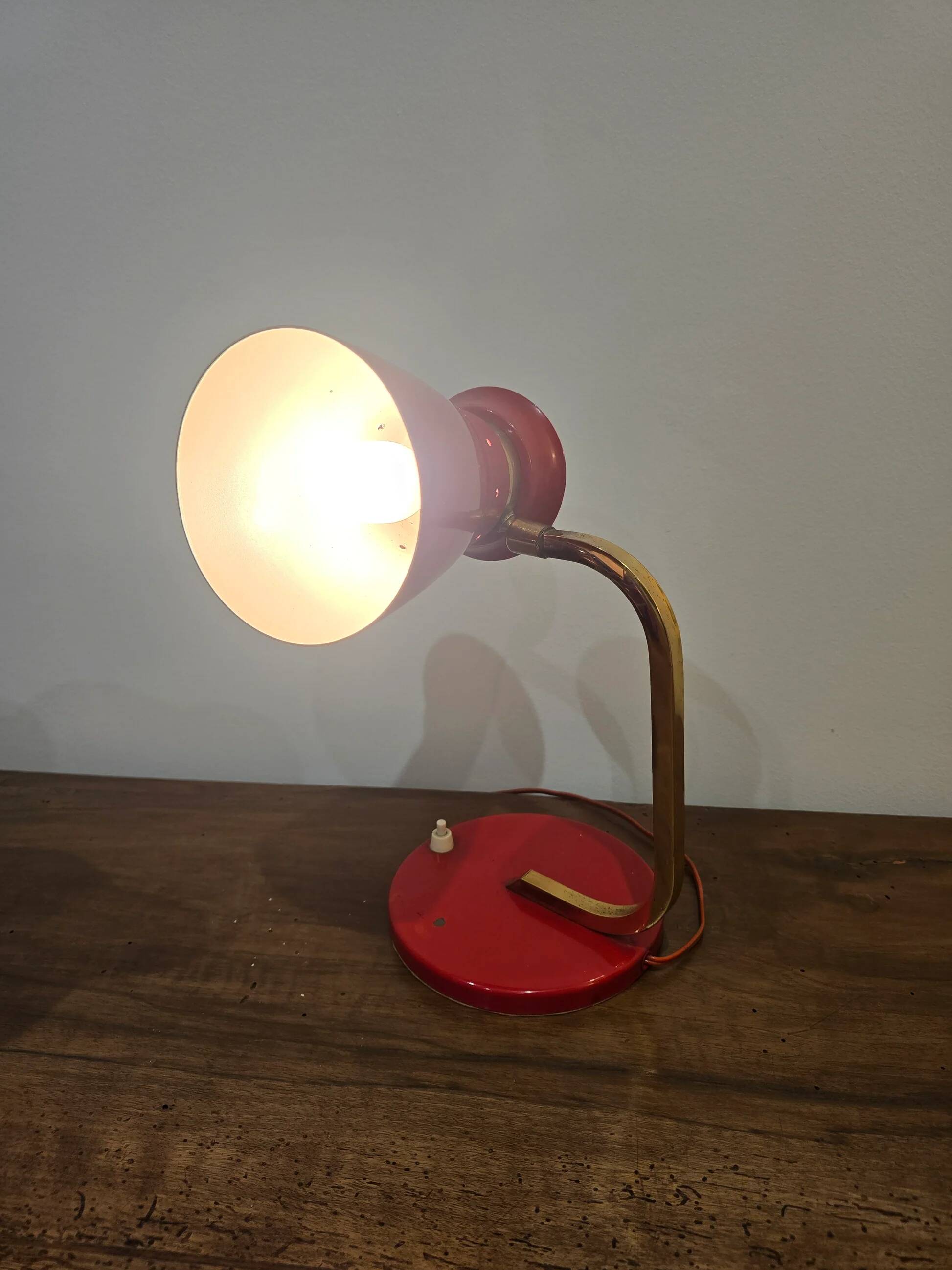 Vintage diabolo desk lamp, red and brass – 1950s/60s