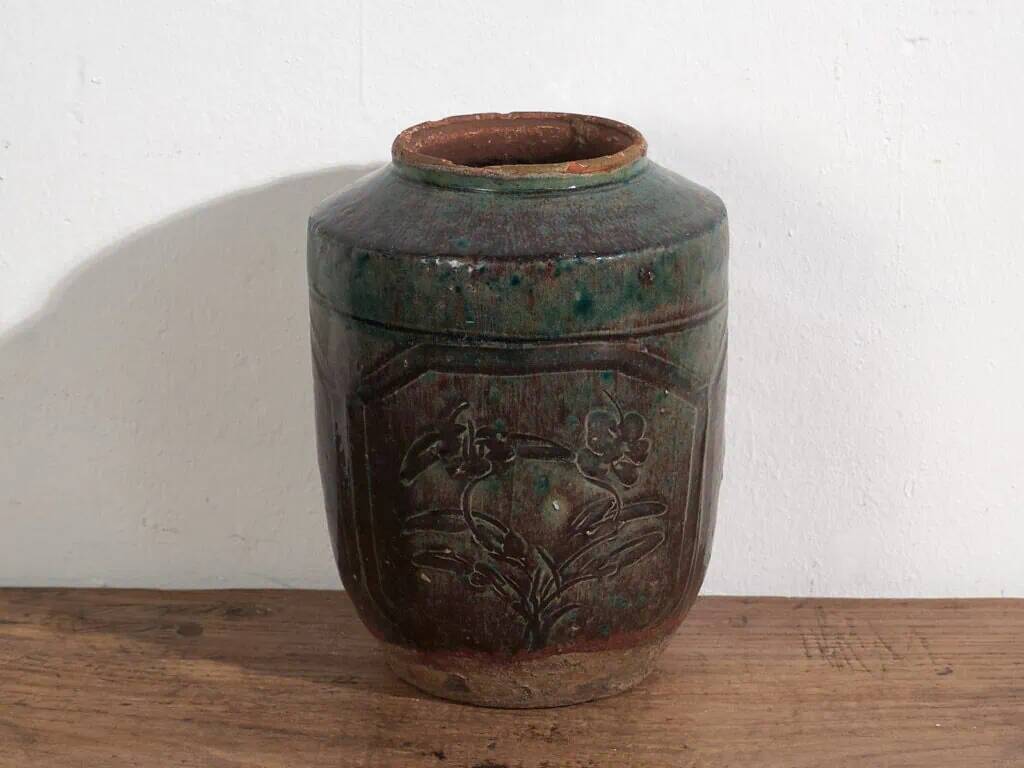 Vase oriental ancien avec relief floral (c.1820) #38