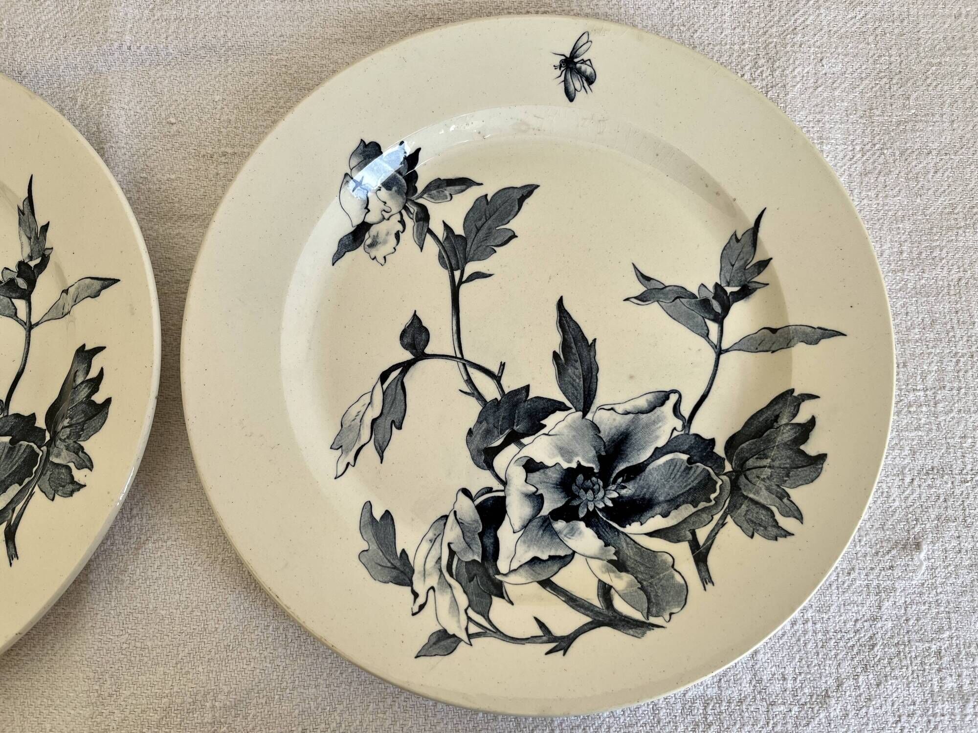 Pair of poppy dishes, Summer decoration, Gien earthenware from the 19th century.