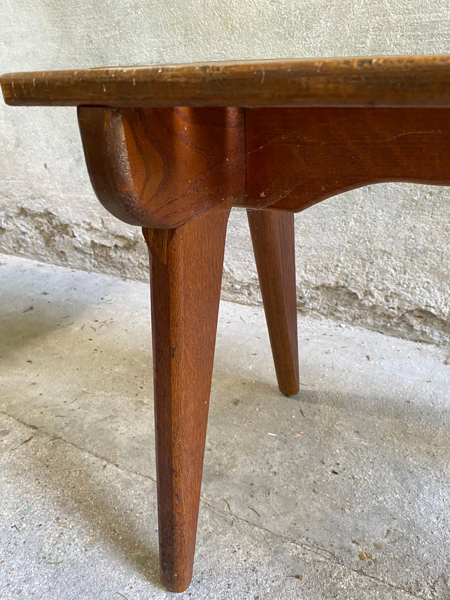 Scandinavian style plant holder with compass base